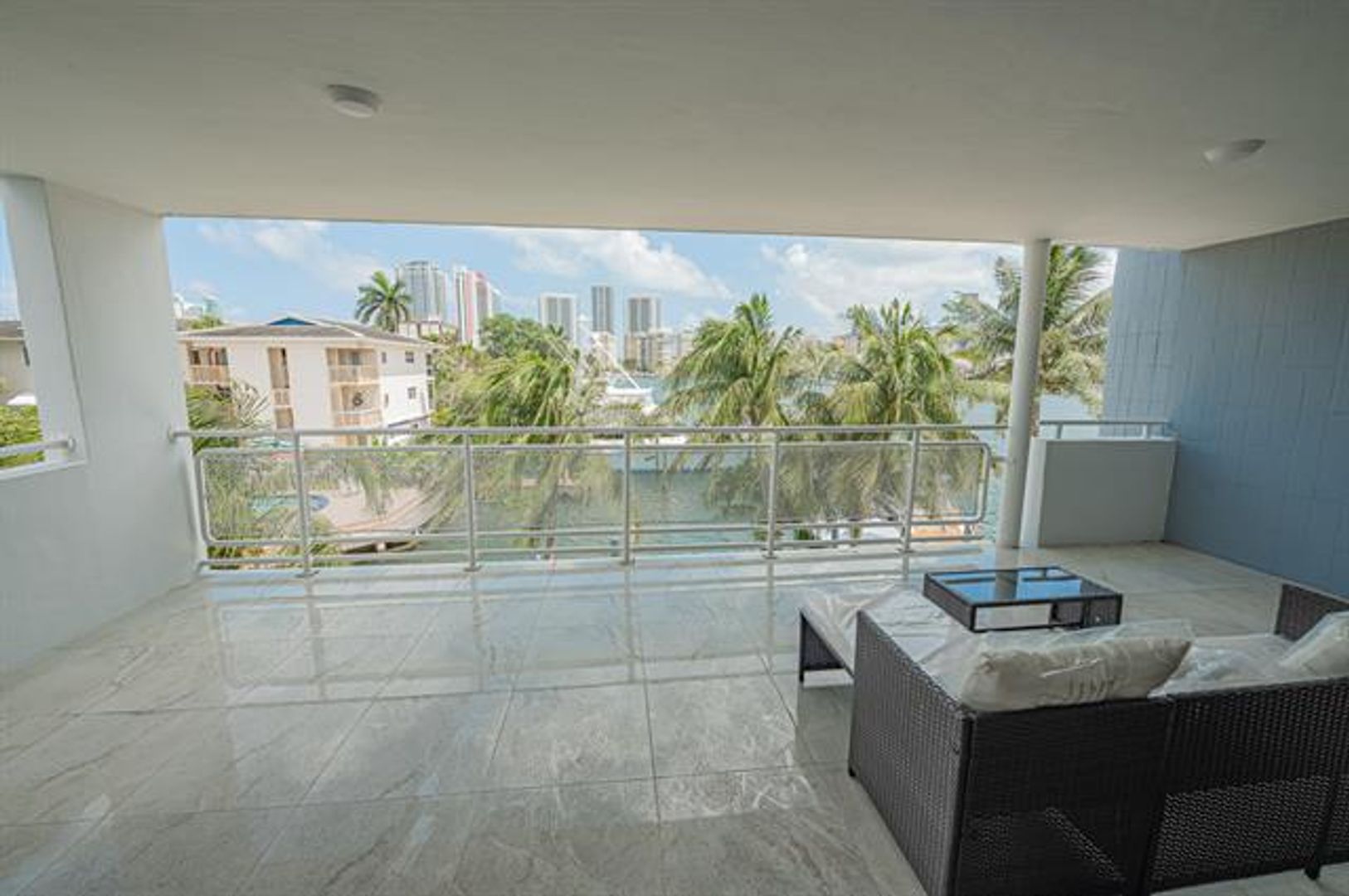 Hallandale Beach Apartment: 468 Golden Isles Dr # 202