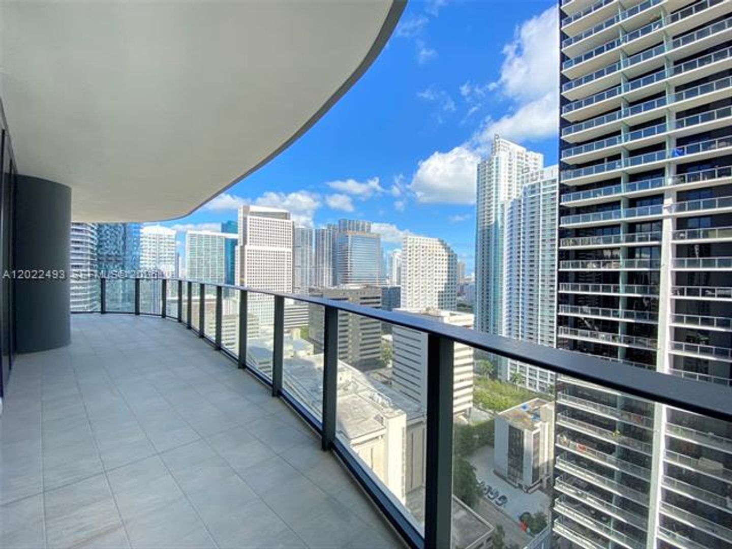 Miami Condo: 1000 Brickell Plz #2715