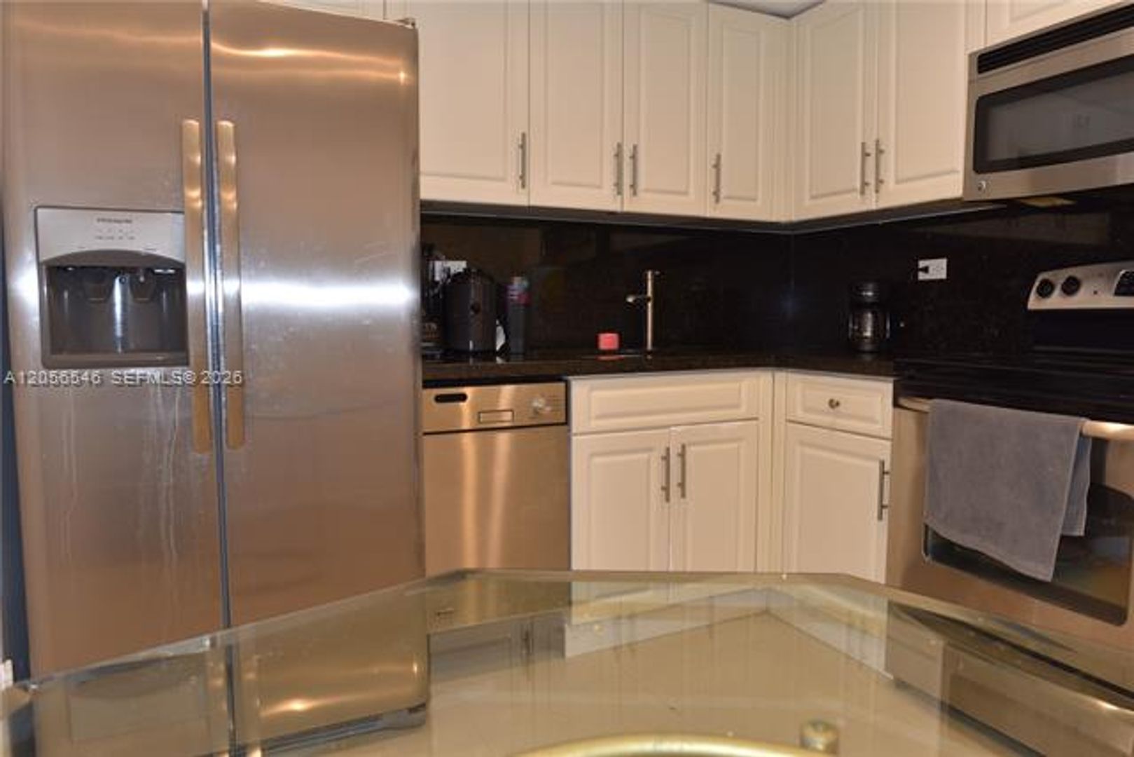 Miami Beach House: 5555 Collins Ave cu-8K