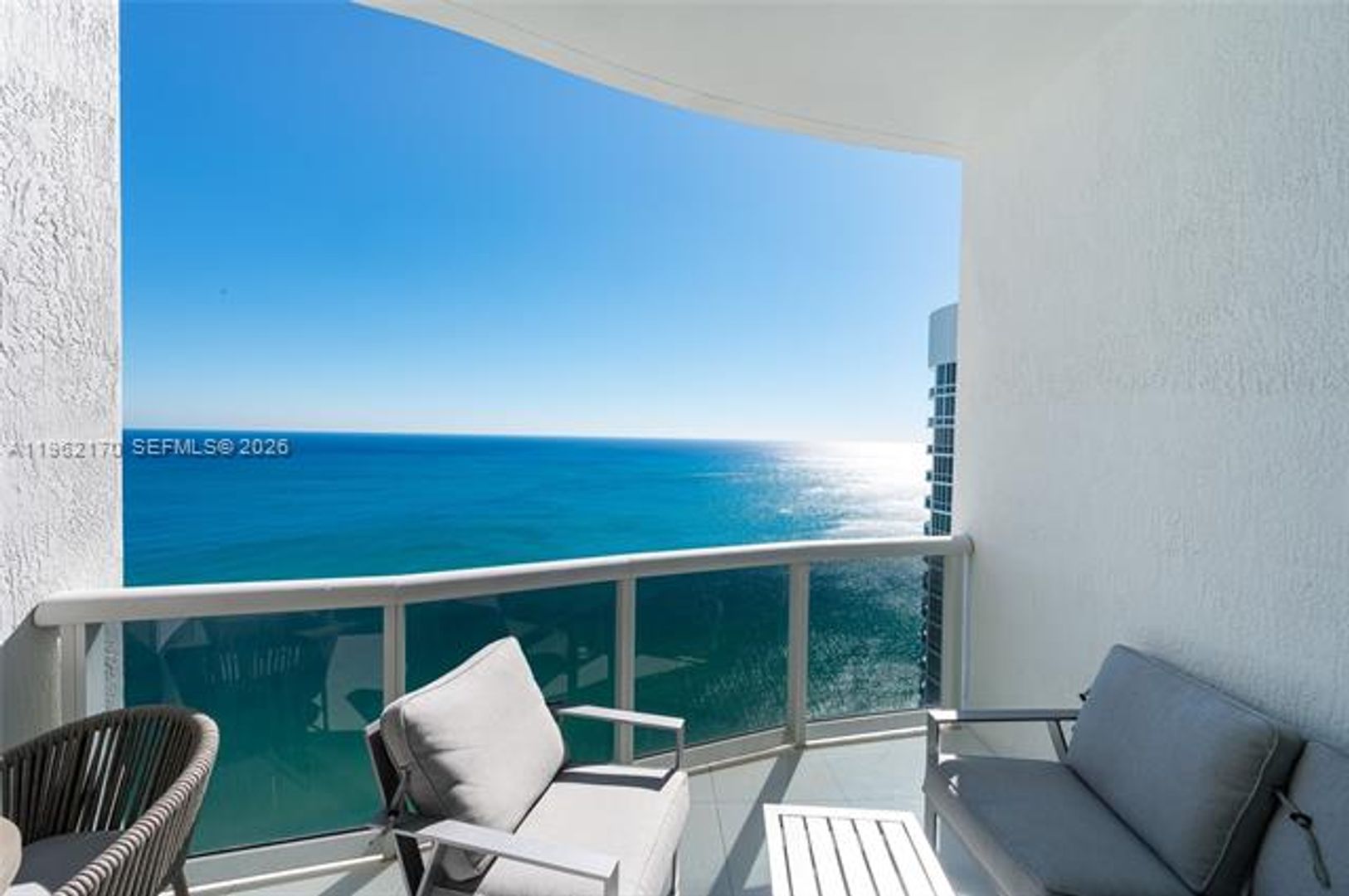 Sunny Isles Beach Apartment: 15901 Collins Ave appt 4106