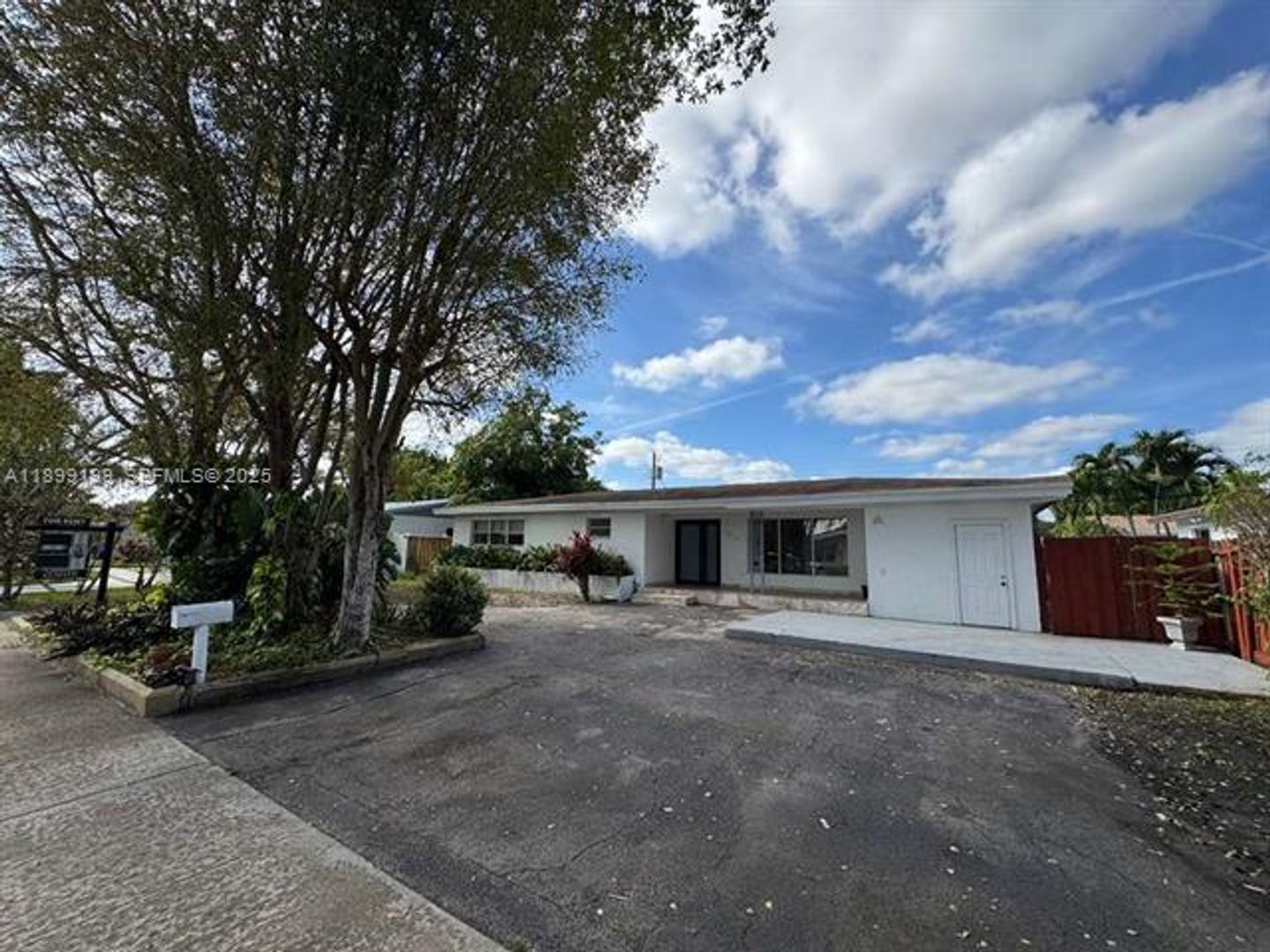 MIAMI House: 19410 NE 19th Ave #0