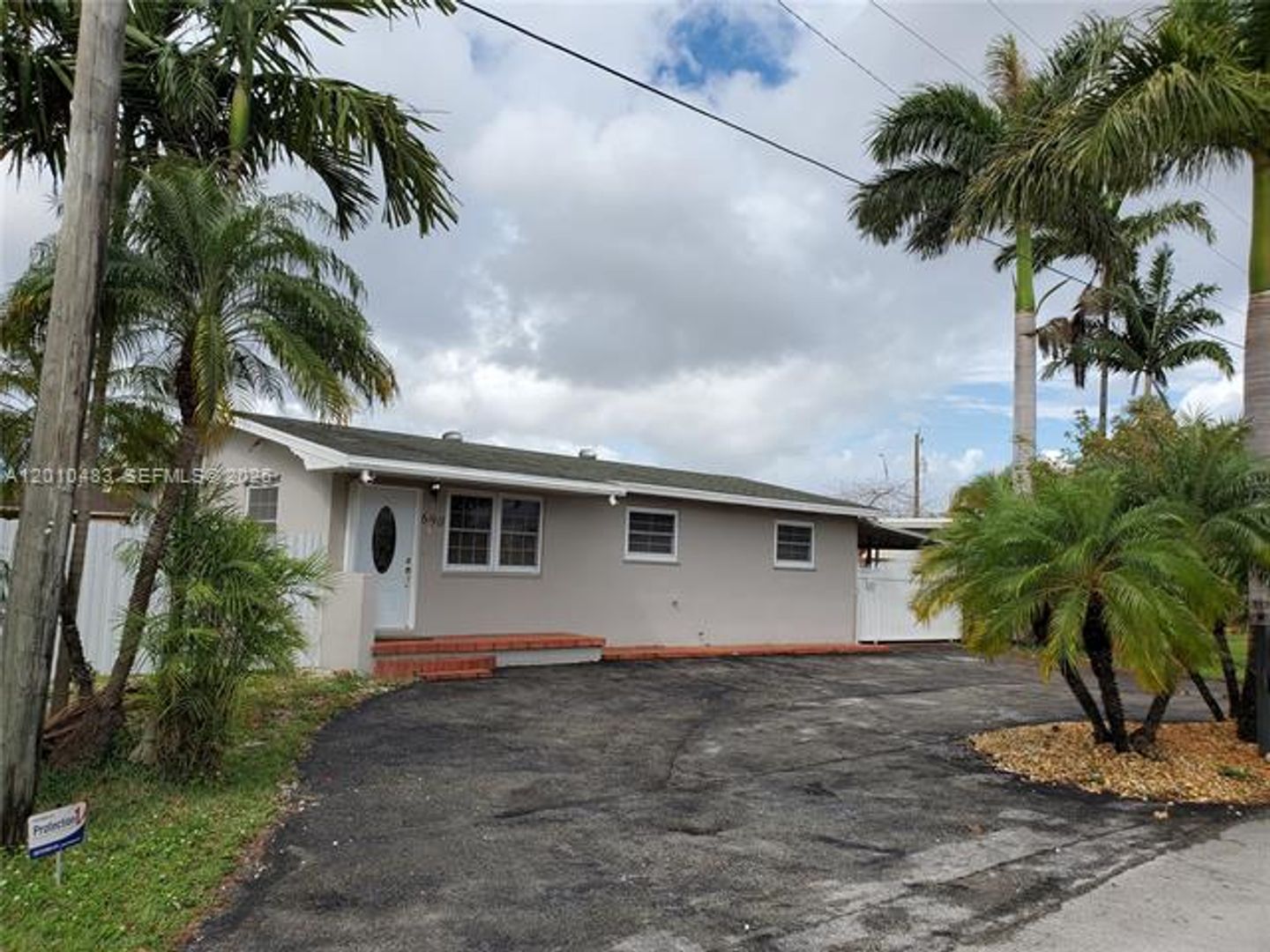 MIAMI House: 690 SW 120th Ave