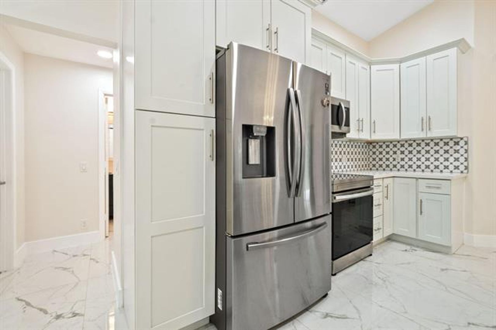 Weston House: 4498 Dogwood Cir # 4498