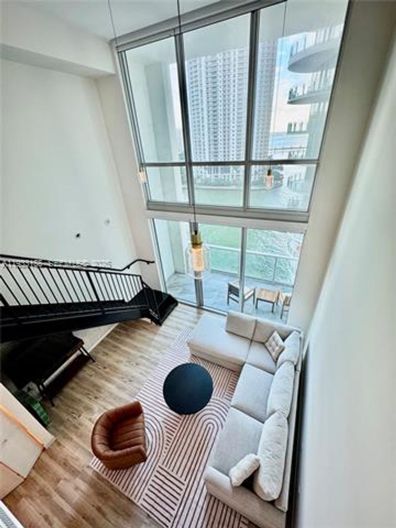 Miami Apartment: 300 S Biscayne Blvd unit L-1210