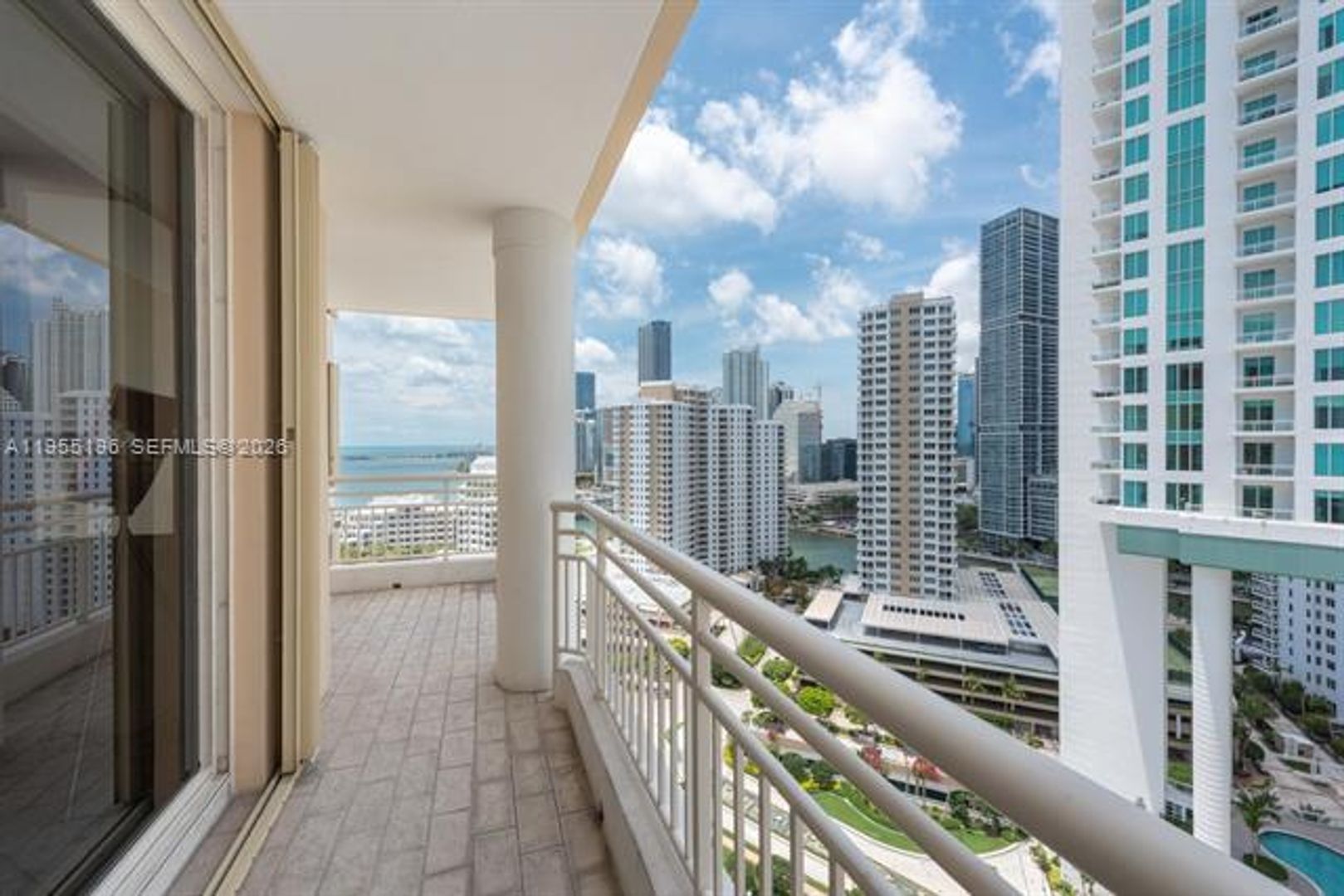 MIAMI Apartment: 888 Brickell Key Dr unit 2201
