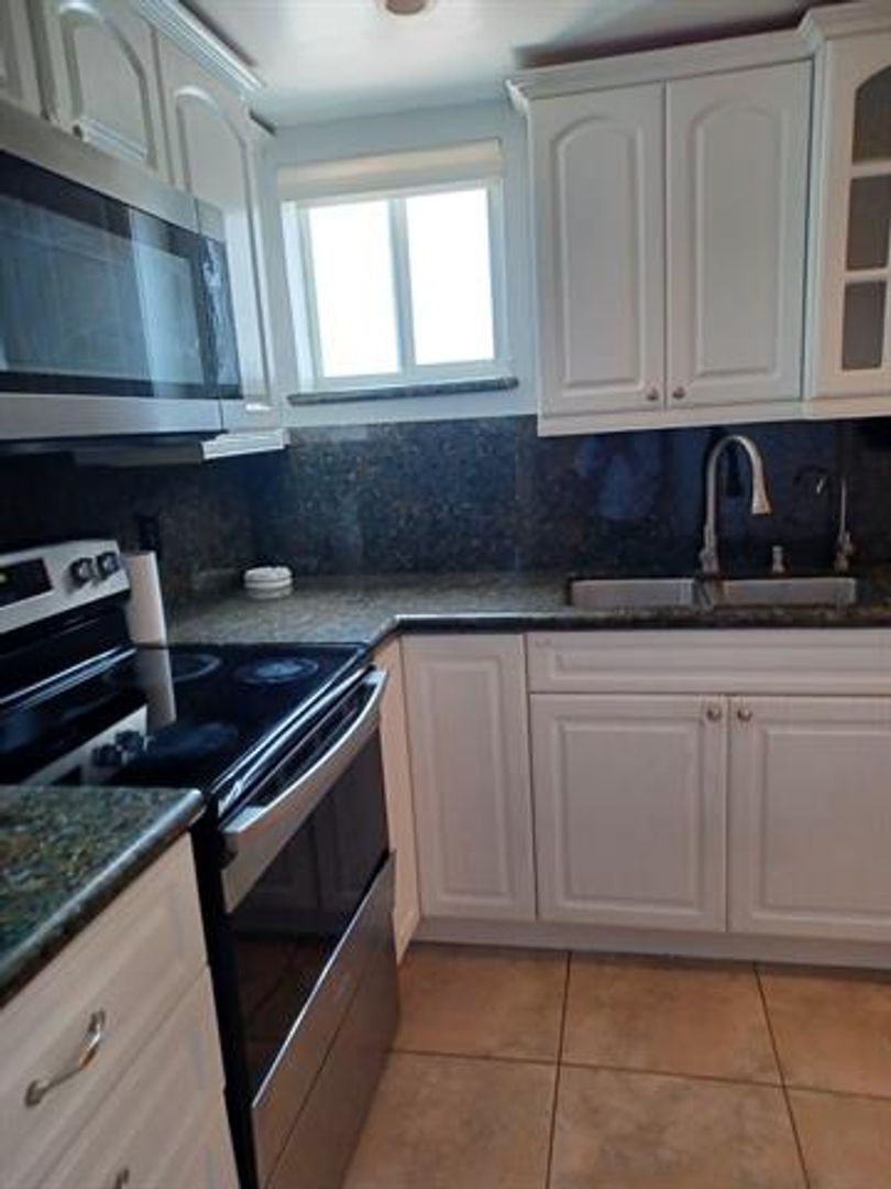 Miami Beach Condo: 8001 N Crespi Blvd cu-2C