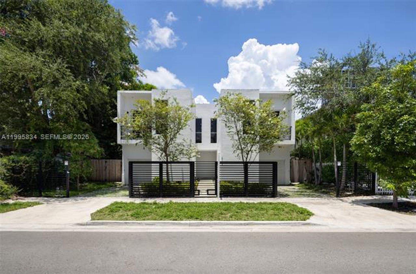 Coconut Grove Townhome: 3164 Plaza St