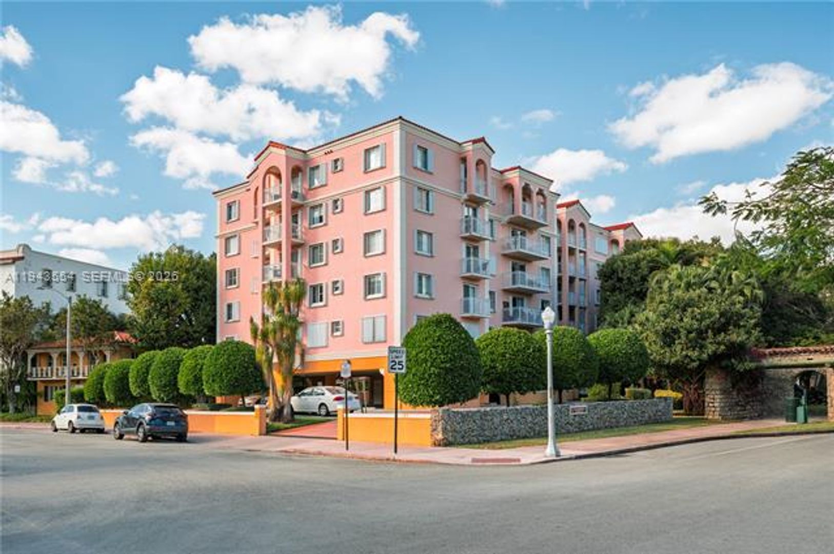 CORAL GABLES Apartment: 1 Alhambra Cir # 203