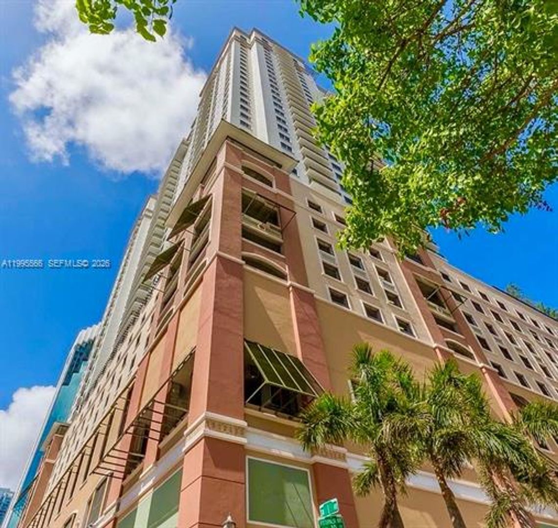MIAMI Apartment: 999 SW 1st Ave # 1807