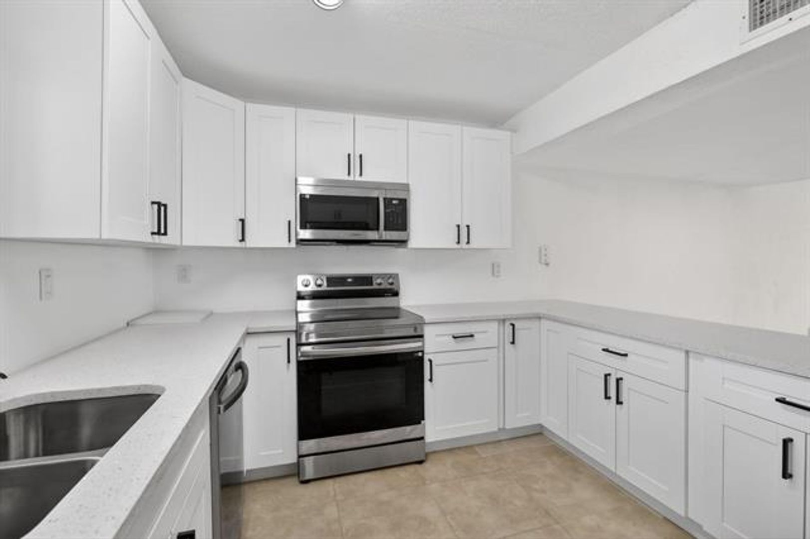 Plantation Townhome: 11556 NW 1st St th 11556