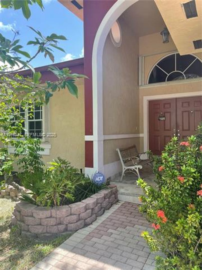 HALLANDALE BEACH House: 232 SW 7th Ave # 232