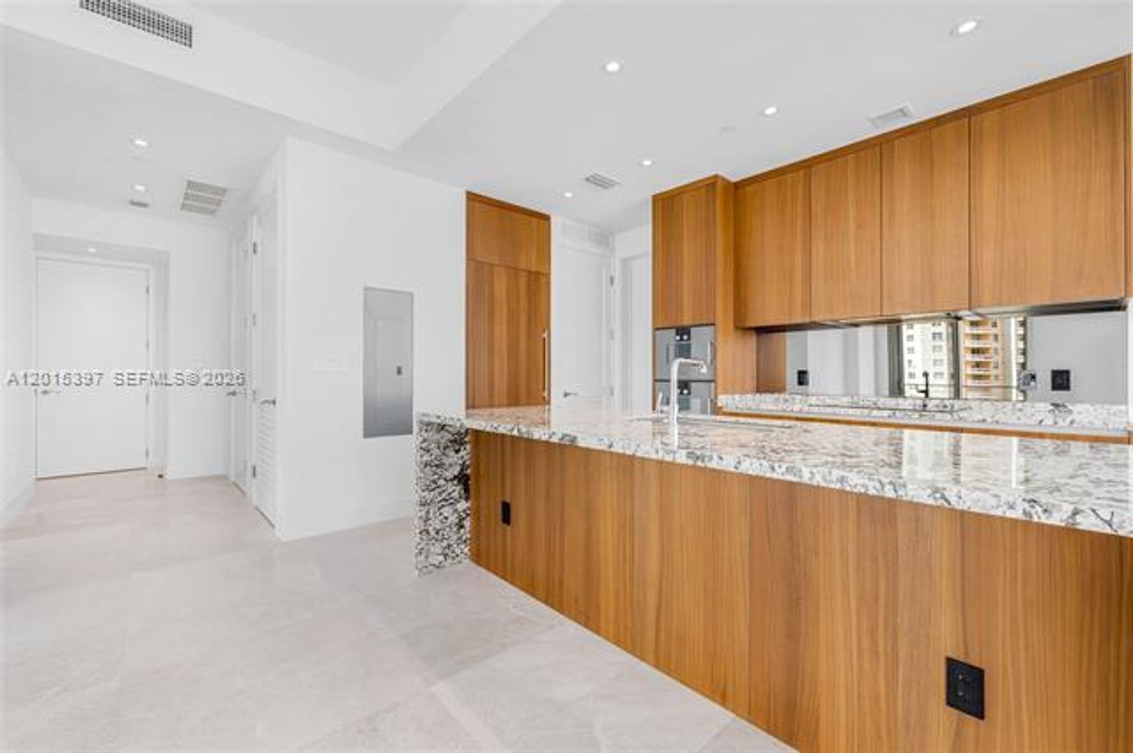 Miami Condo: 175 SE 25 Road cu-1203
