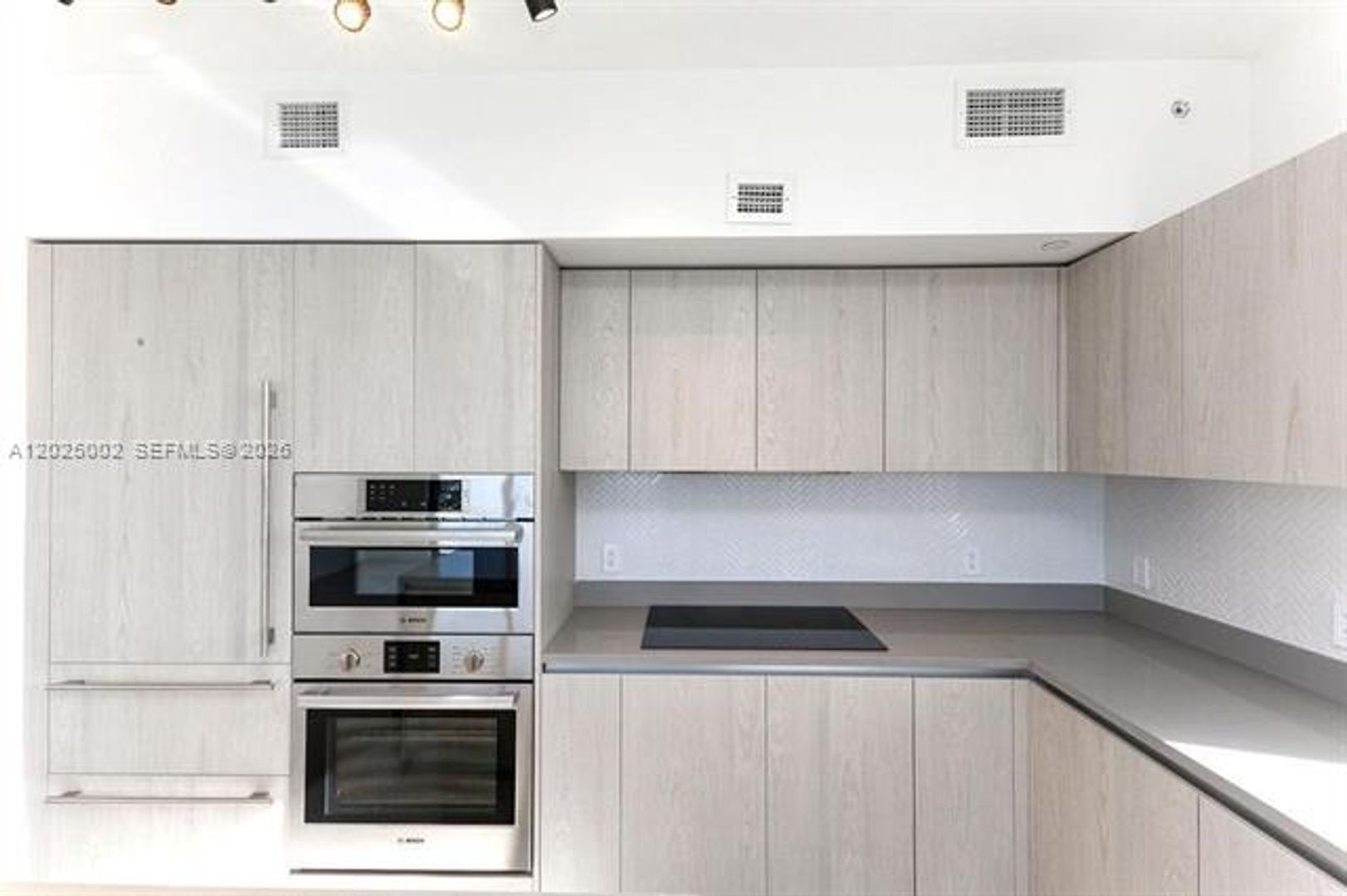 Hollywood Condo: 4010 S Ocean Dr cu-T3509