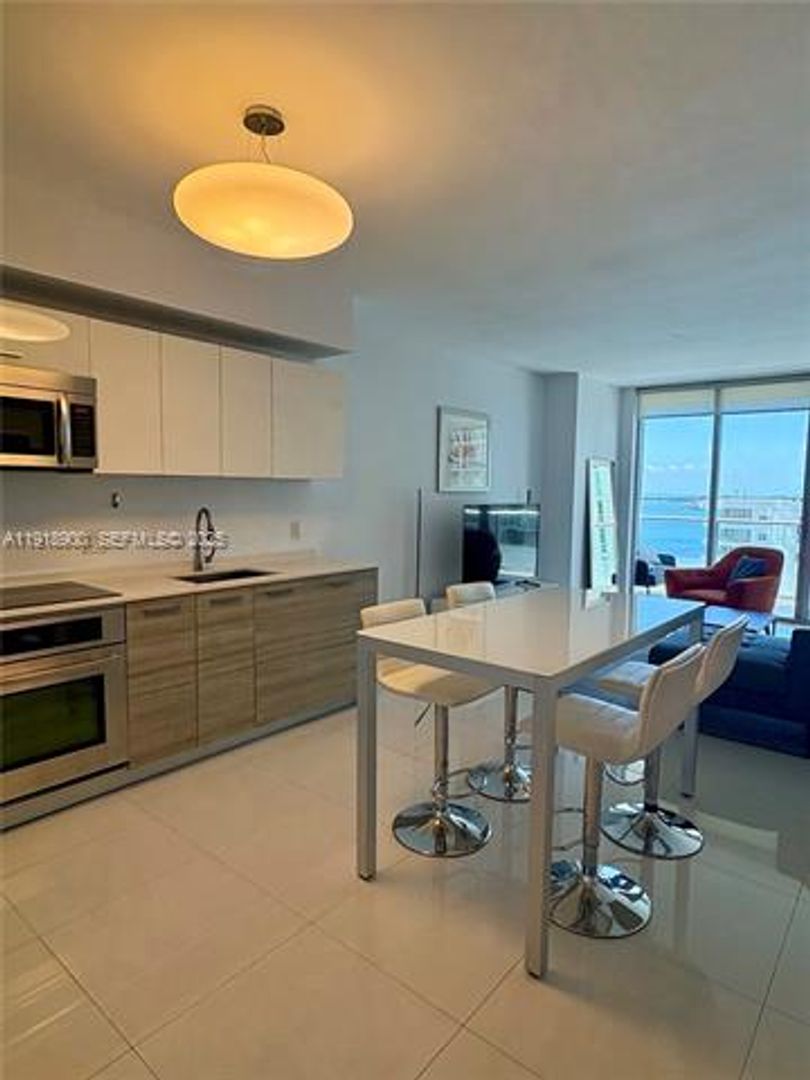 MIAMI Apartment: 1300 Brickell Bay Dr unit 1607