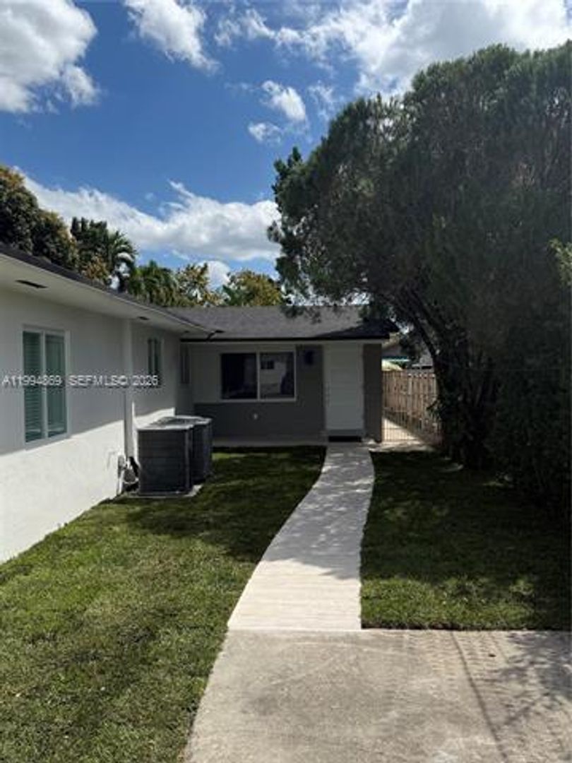 MIAMI House: 7312 SW 22nd St