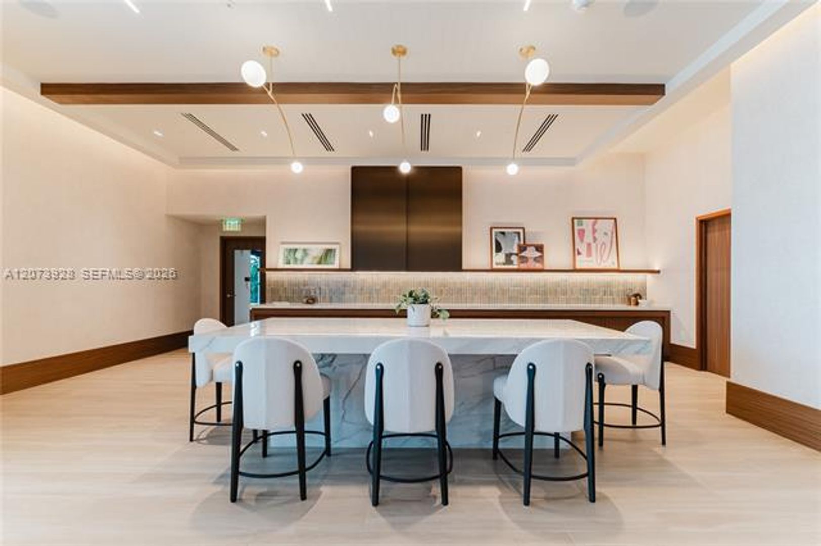 Miami Condo: 2411 Laguna Cir cu-2909