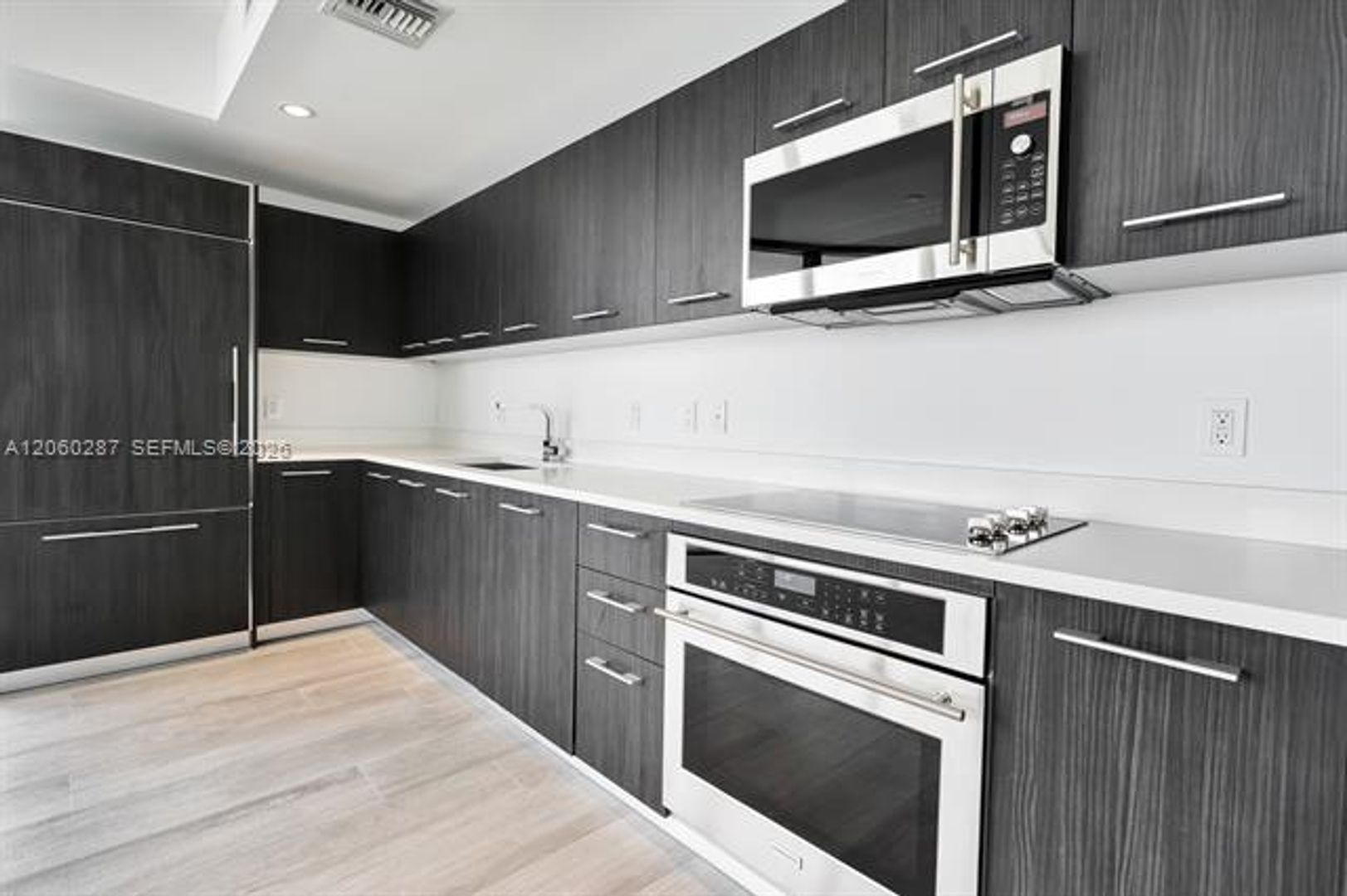 Miami Condo: 45 SW 9th St cu-1806
