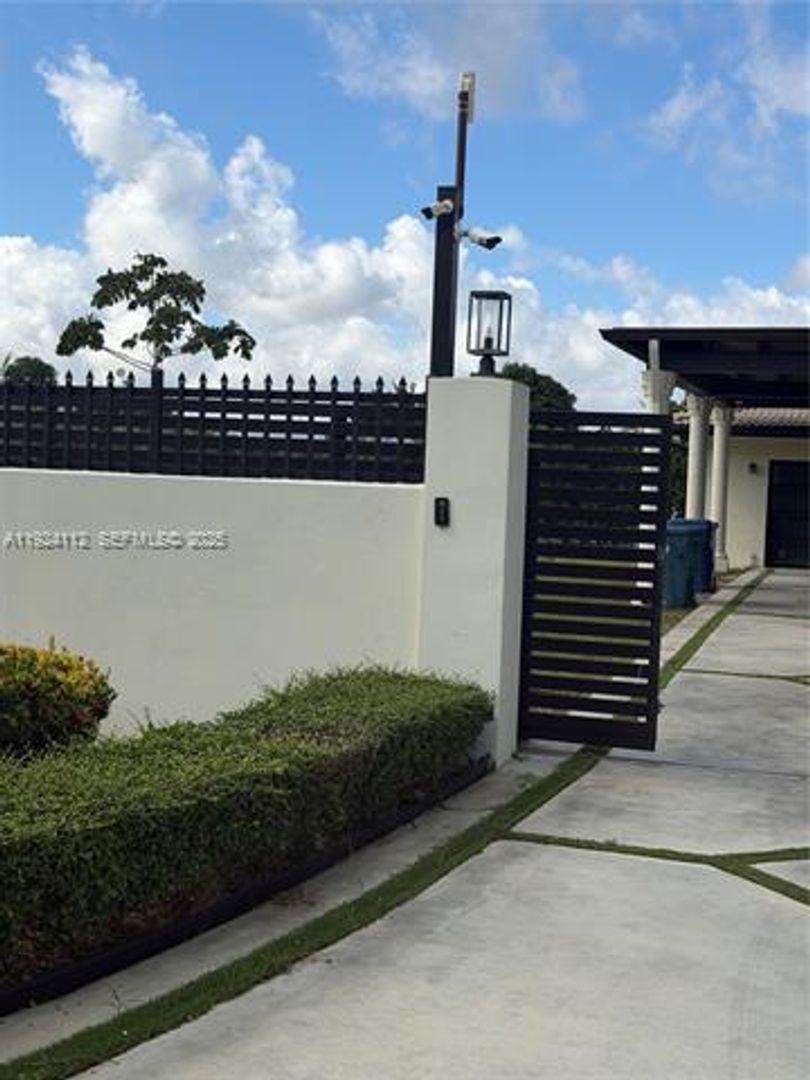 HOMESTEAD House: 25800 SW 214th Ave #0