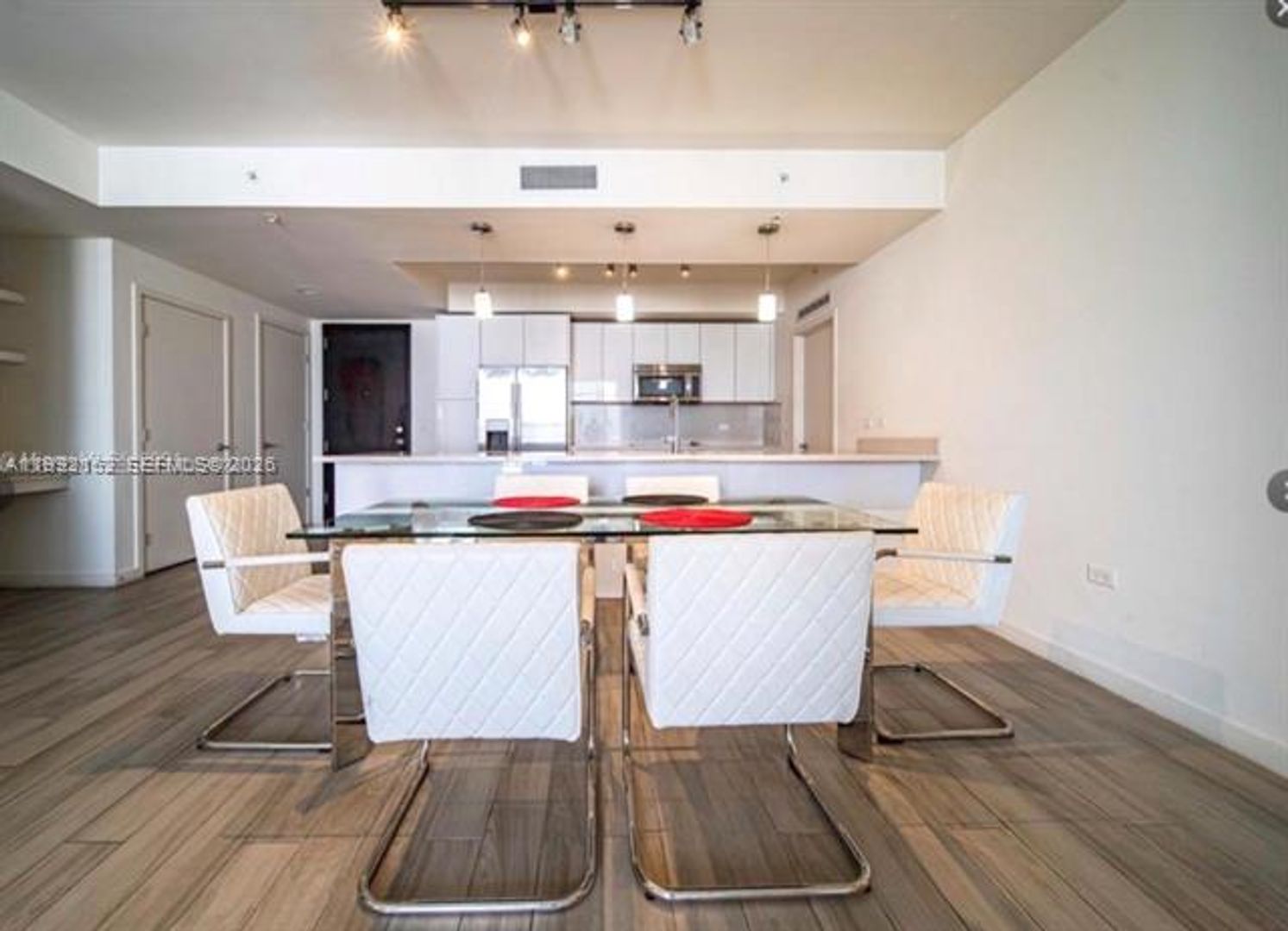 MIAMI Apartment: 999 SW 1st Ave # 2105