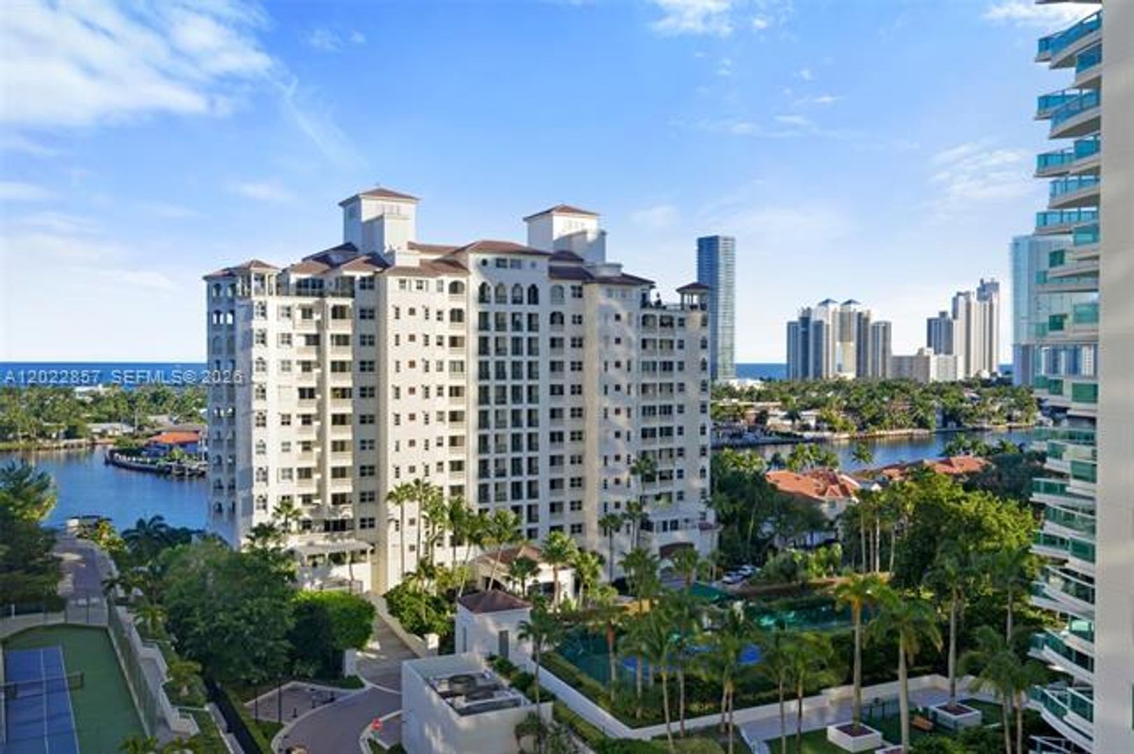 Aventura Condo: 20185 E Country Club Dr # 1104