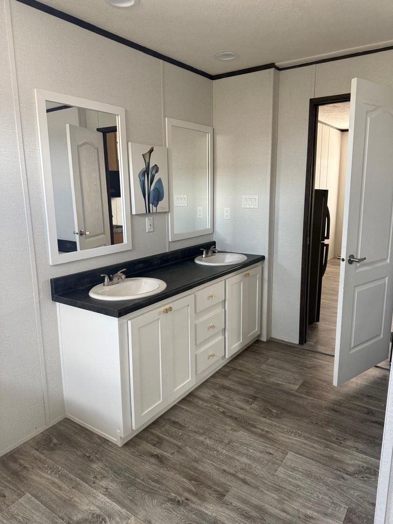 cleveland House: 1824 Road 5730