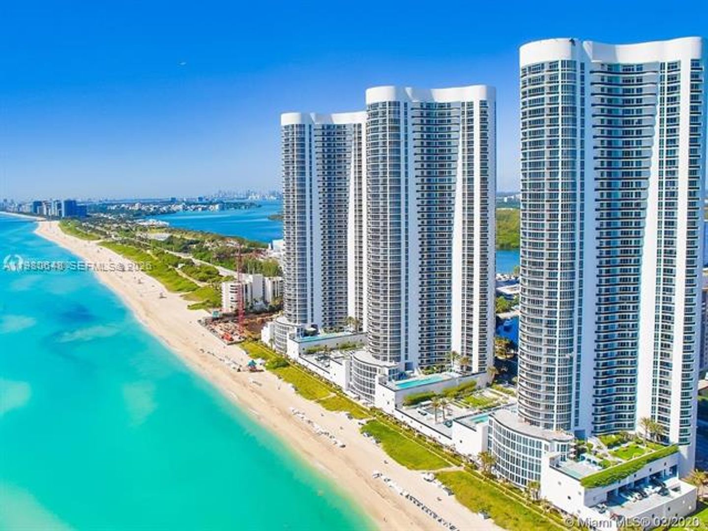 SUNNY ISLES BEACH Apartment: 15901 Collins Ave # 405