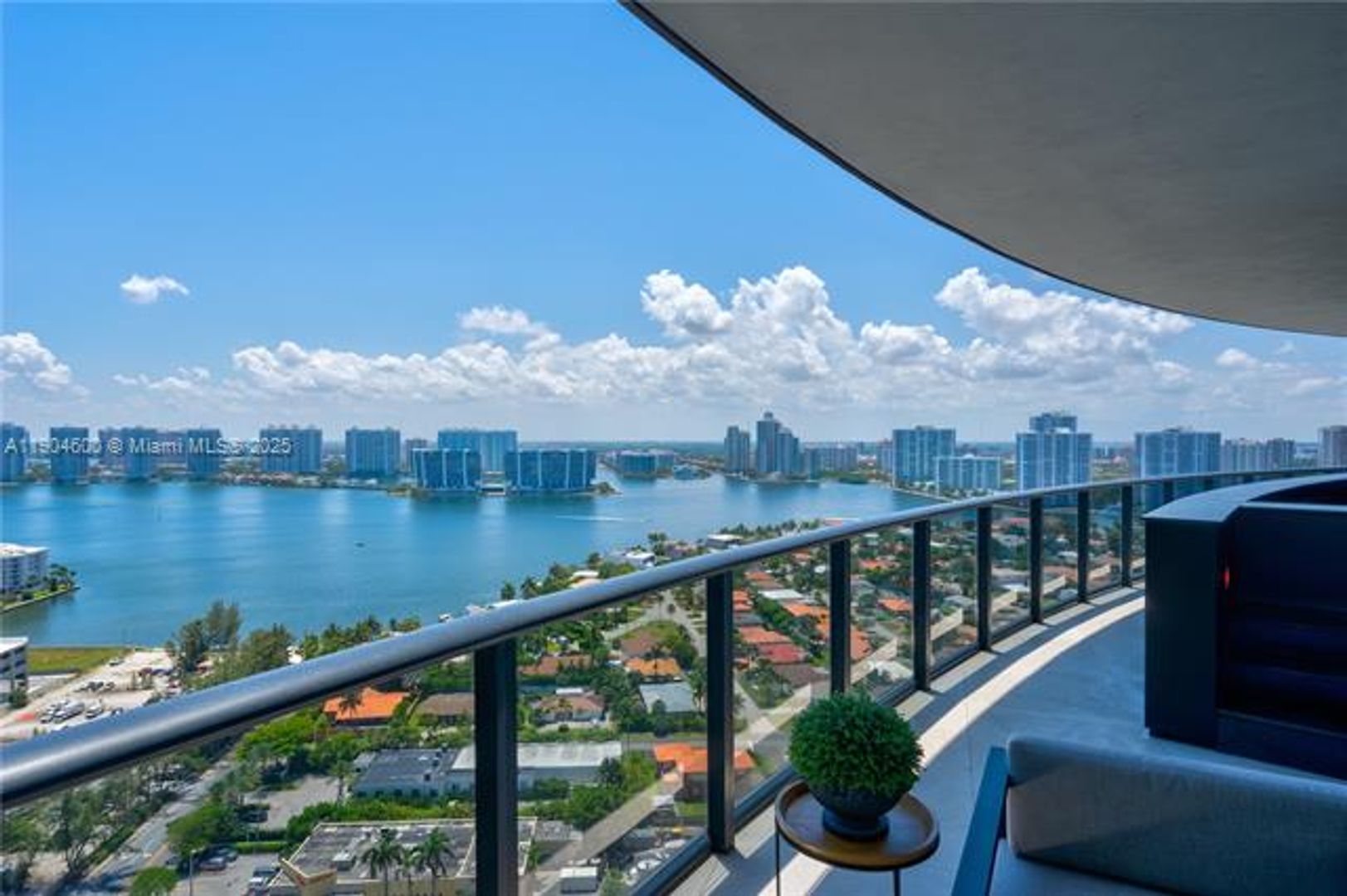 SUNNY ISLES BEACH Apartment: 18555 Collins Ave appt 2403