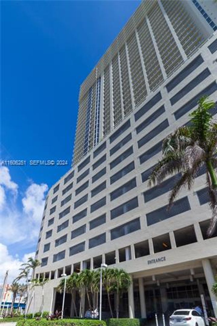 SUNNY ISLES BEACH Apartment: 16699 Collins Ave appt 3707