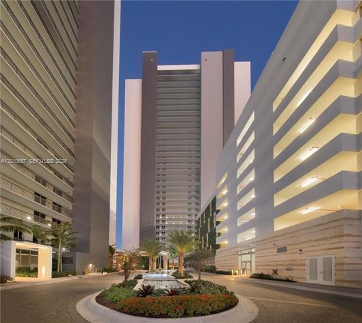NORTH MIAMI BEACH Apartment: 16385 Biscayne Blvd # 717