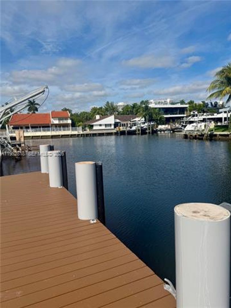 North Miami Beach House: 16453 NE 33rd Ave # 1