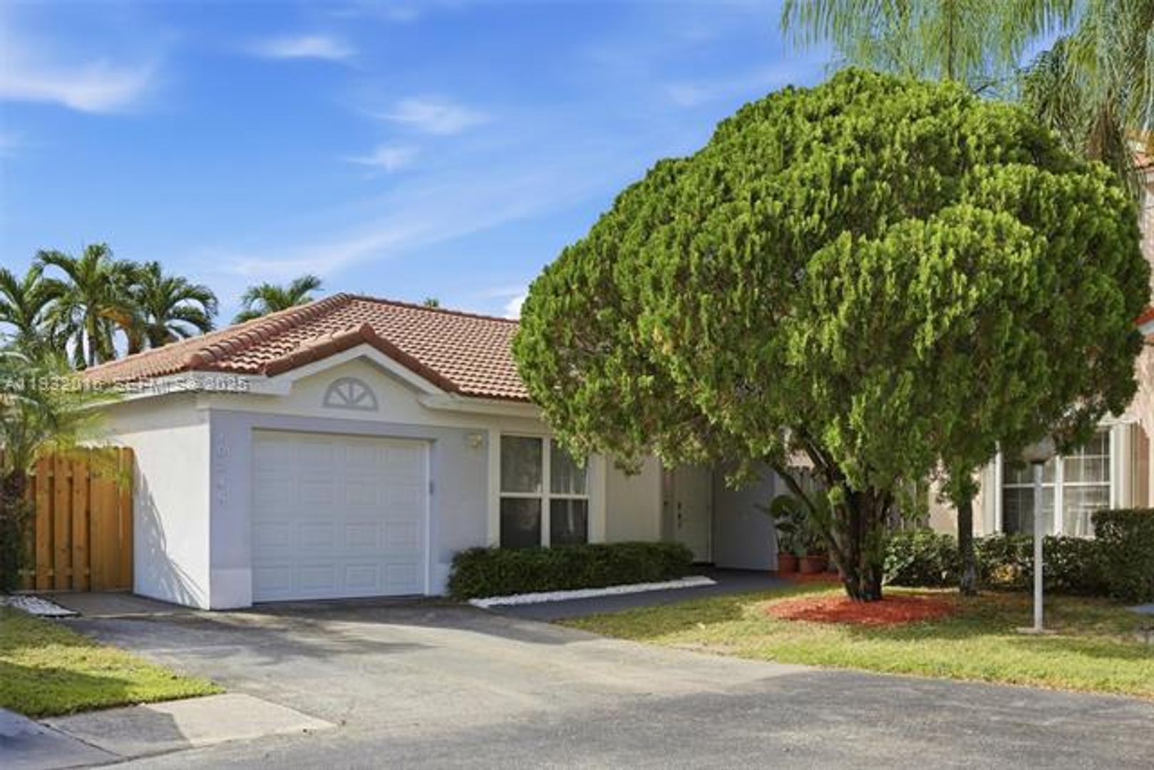 DORAL House: 10246 NW 57th Ter #10246