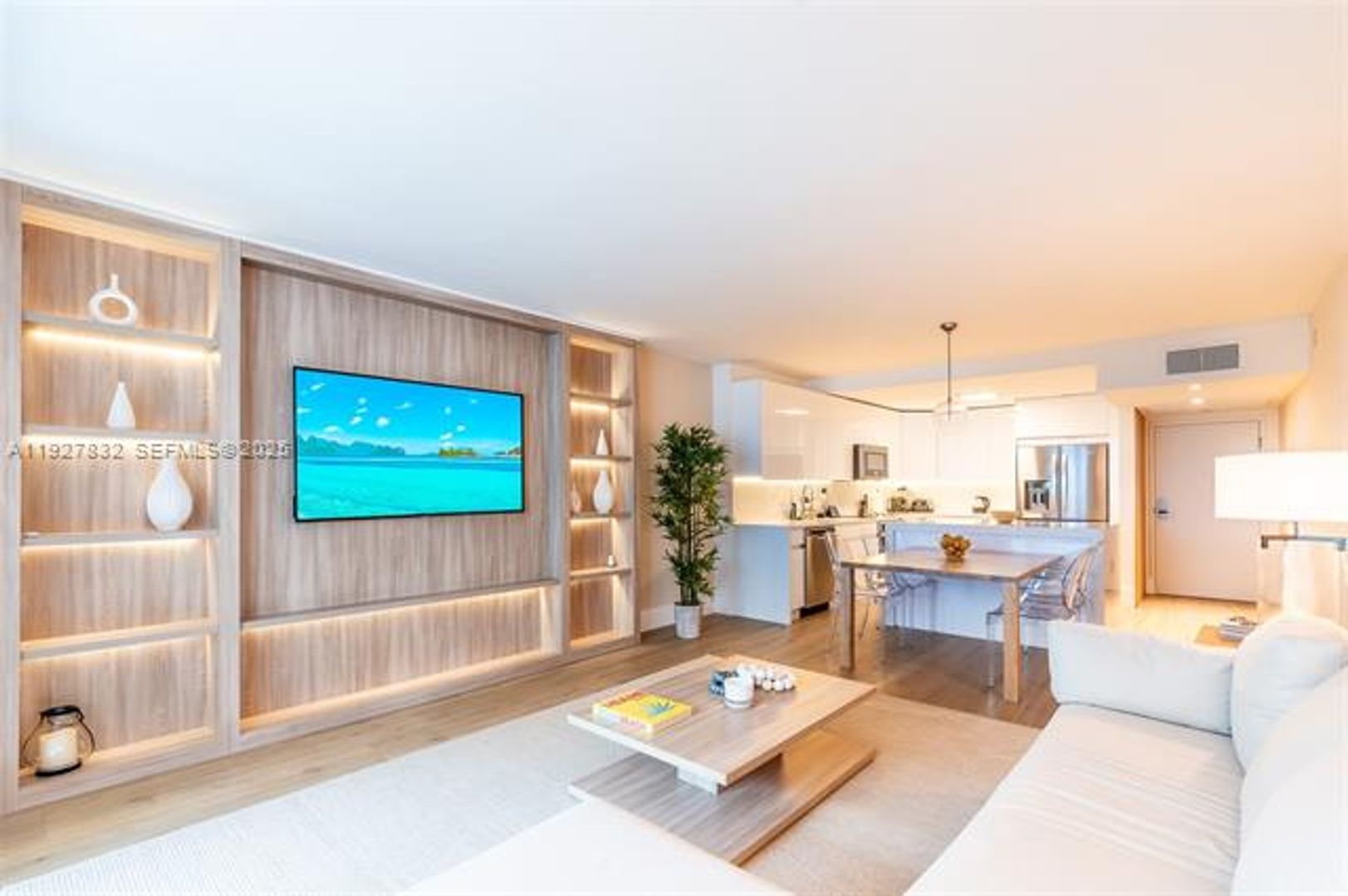 MIAMI BEACH Apartment: 2301 Collins Ave appt 719