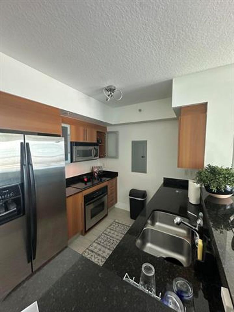 Miami Condo: 325 S Biscayne Blvd cu-2617