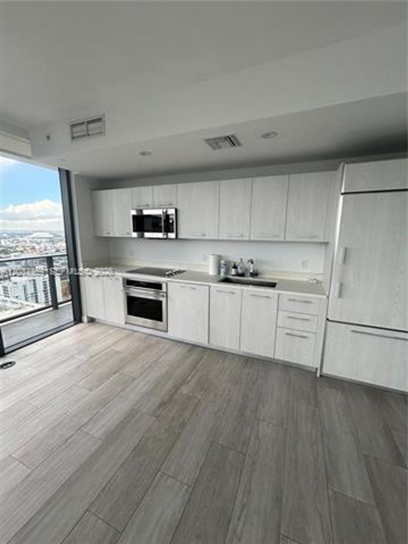 Miami Condo: 55 SW 9th St cu-3506