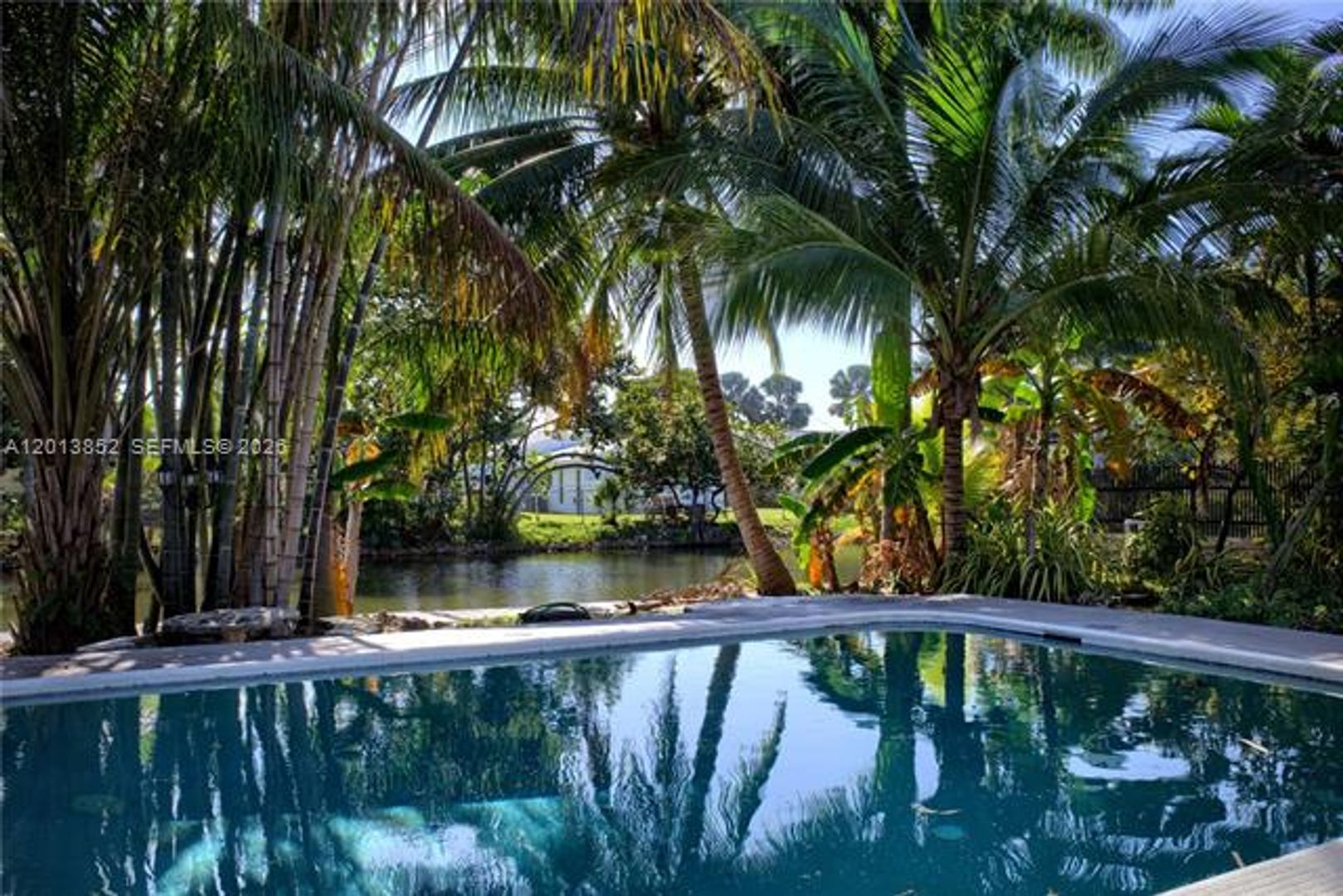 Hallandale Beach House: 301 SW 5th St