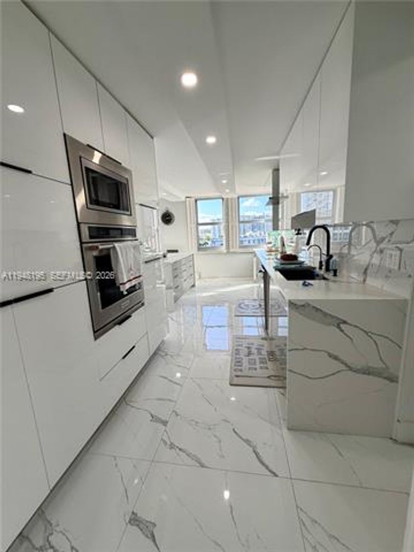 HALLANDALE BEACH Apartment: 1920 S Ocean Dr unit 5A