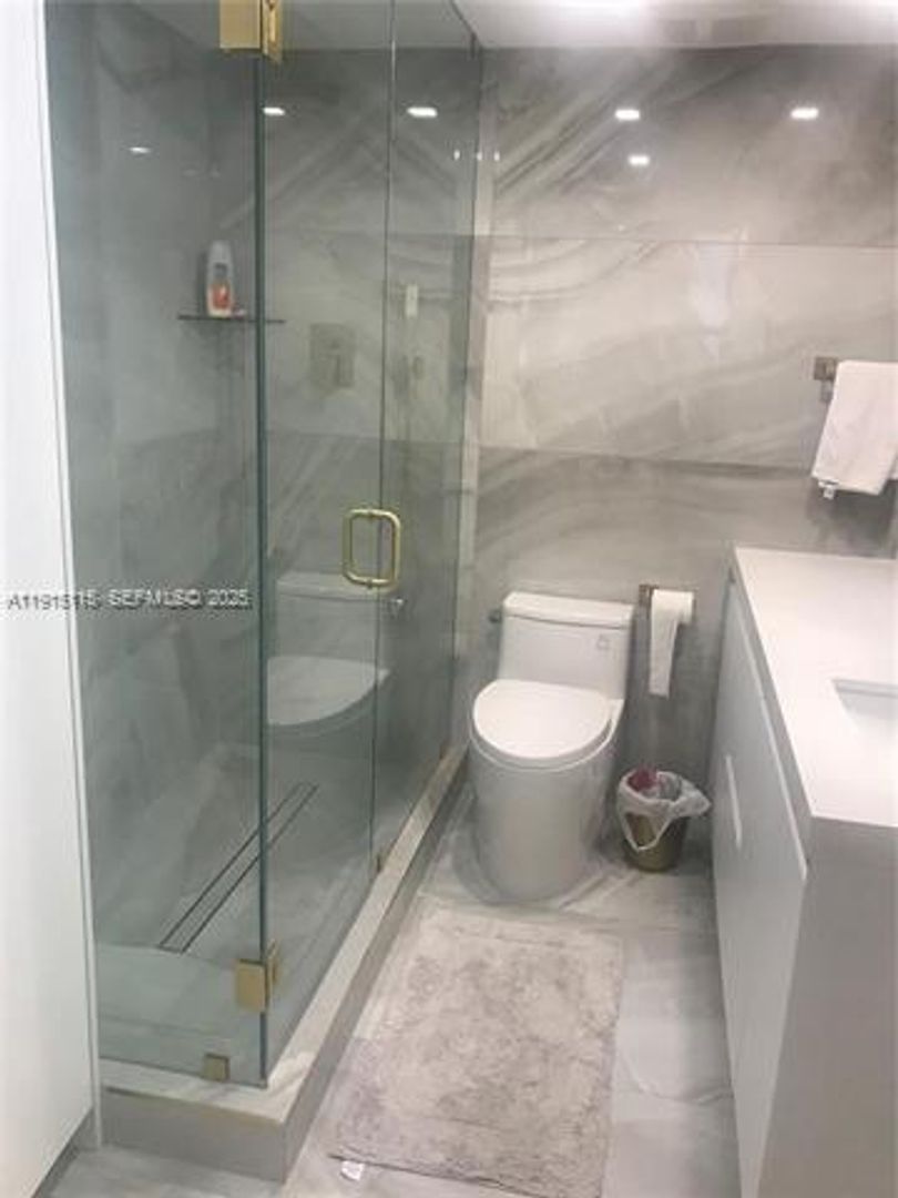 Bal Harbour House: 10185 Collins Ave cu-516