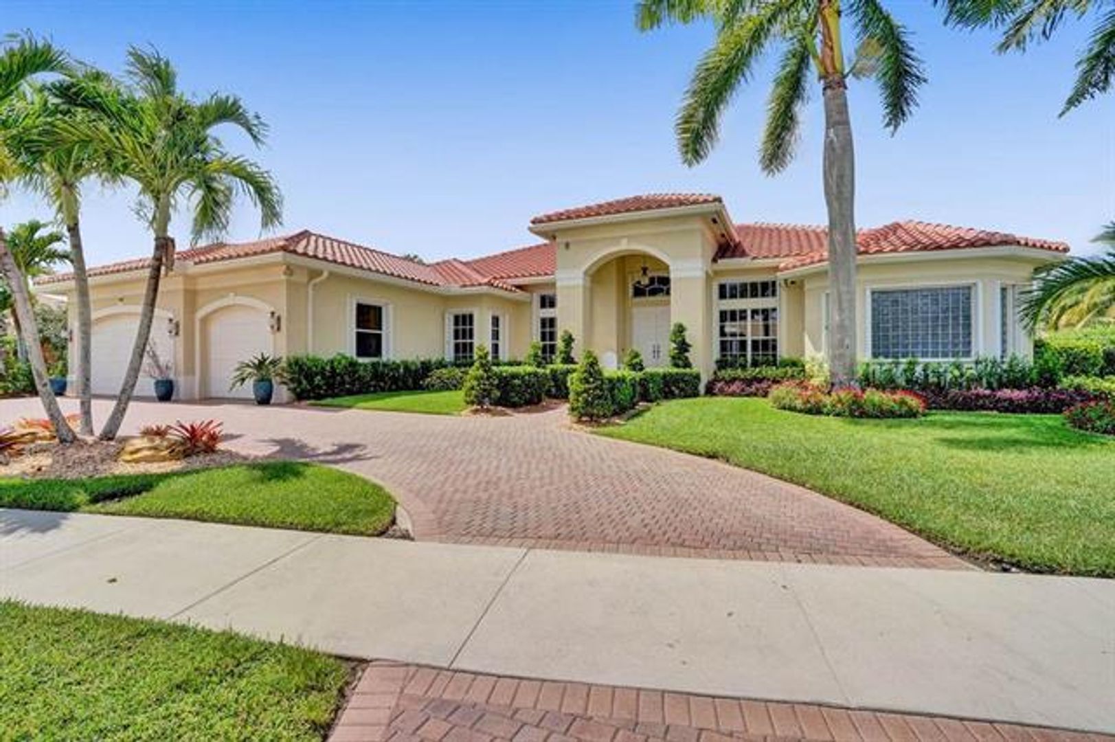 DAVIE House: 14985 SW 38th St