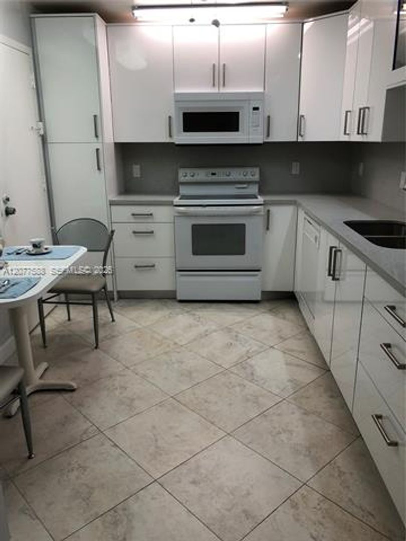 Hallandale Beach Condo: 1890 S Ocean Dr cu-2001