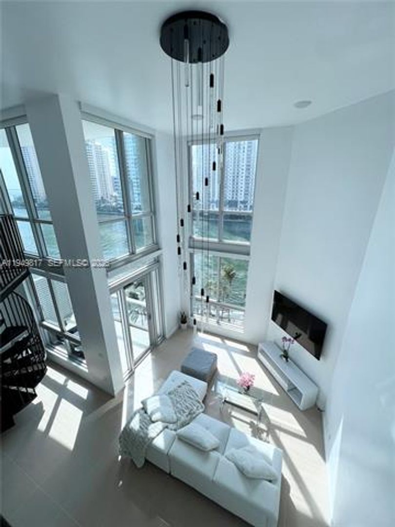 MIAMI Apartment: 300 S Biscayne Blvd unit L-814