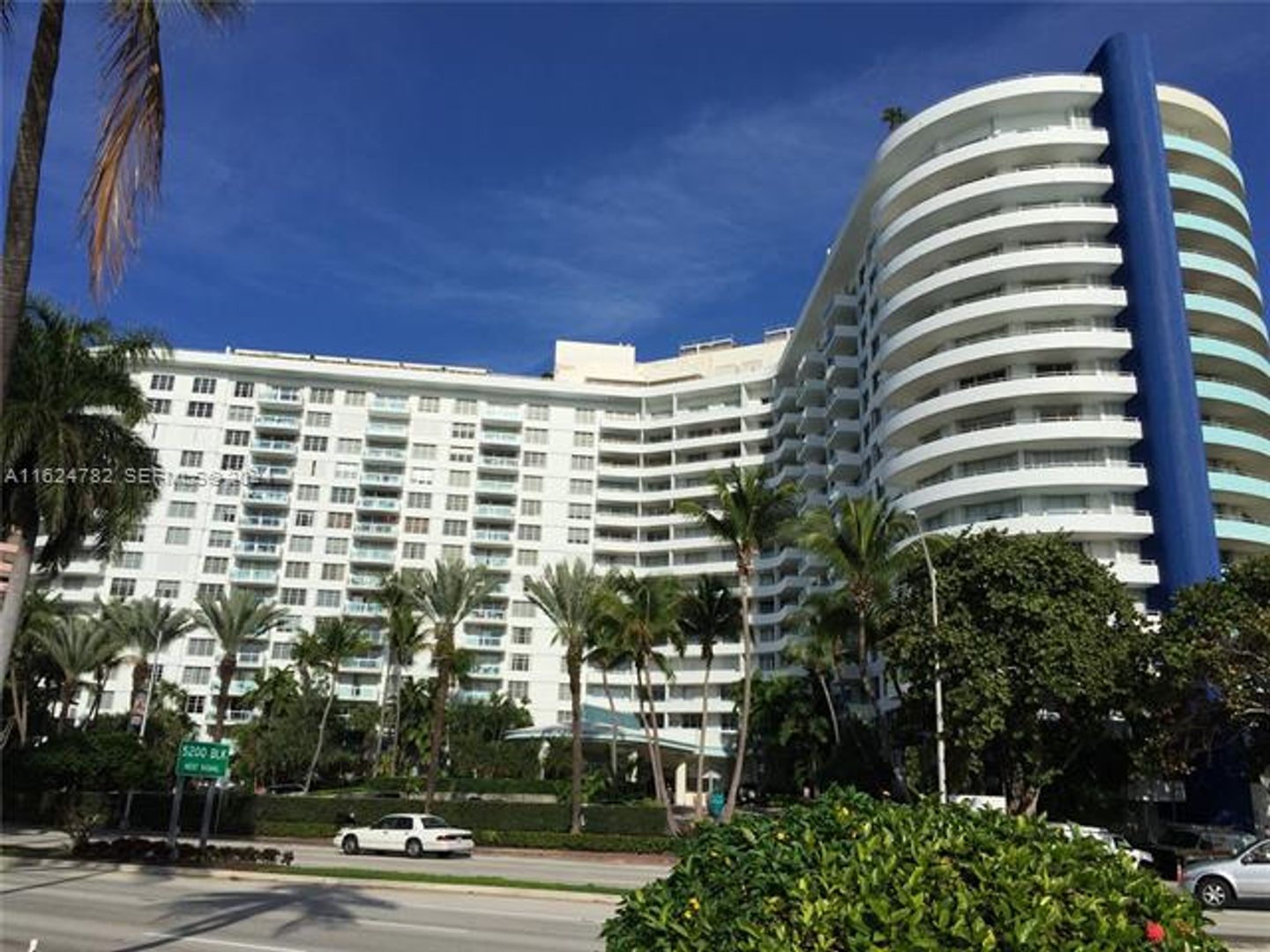 MIAMI BEACH Apartment: 5161 Collins Ave # 207