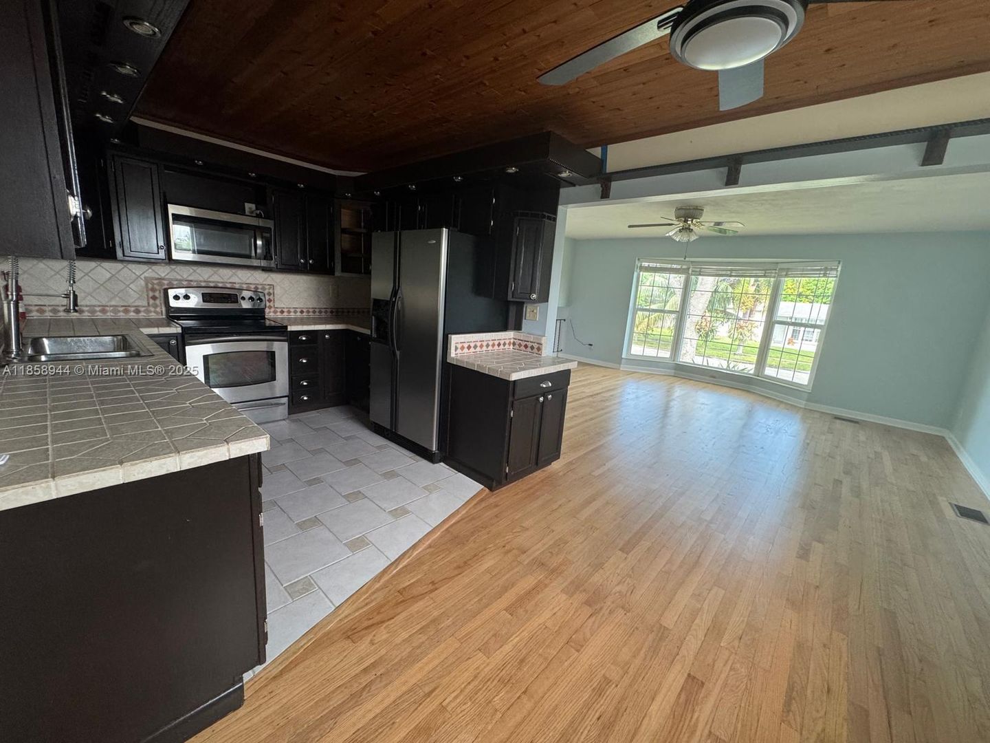 PEMBROKE PINES House: 141 NW 72ND WAY