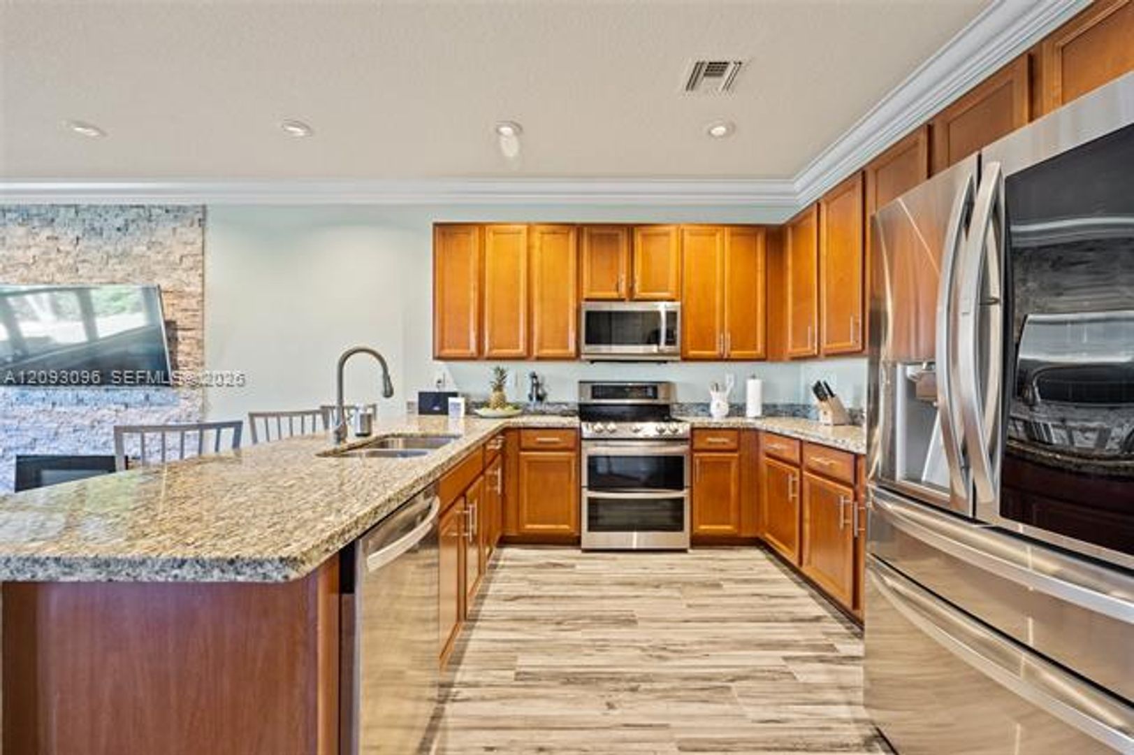 Miami House: 697 NE 193rd Ter # 697