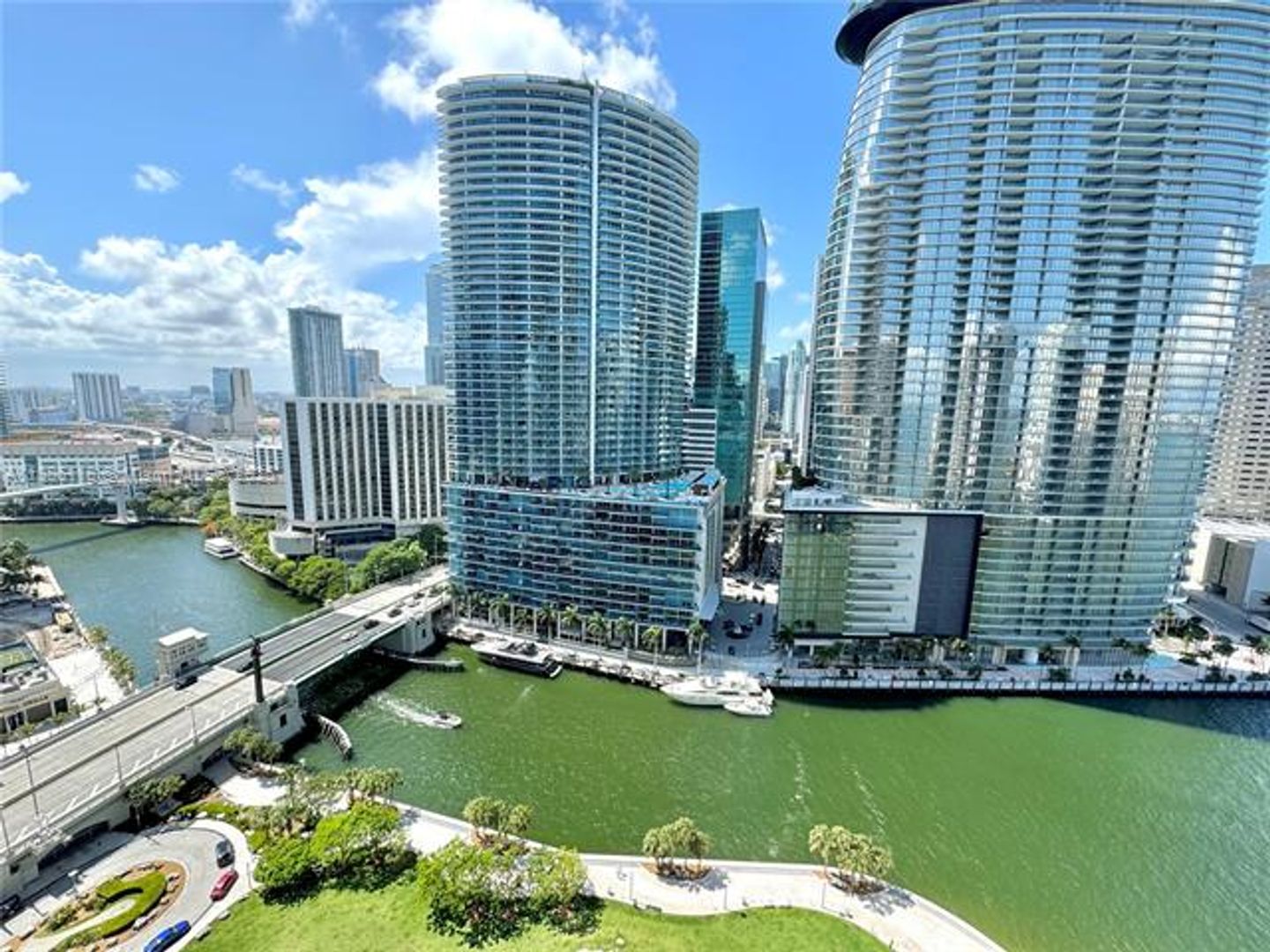 MIAMI Apartment: 475 Brickell Ave unit 2512