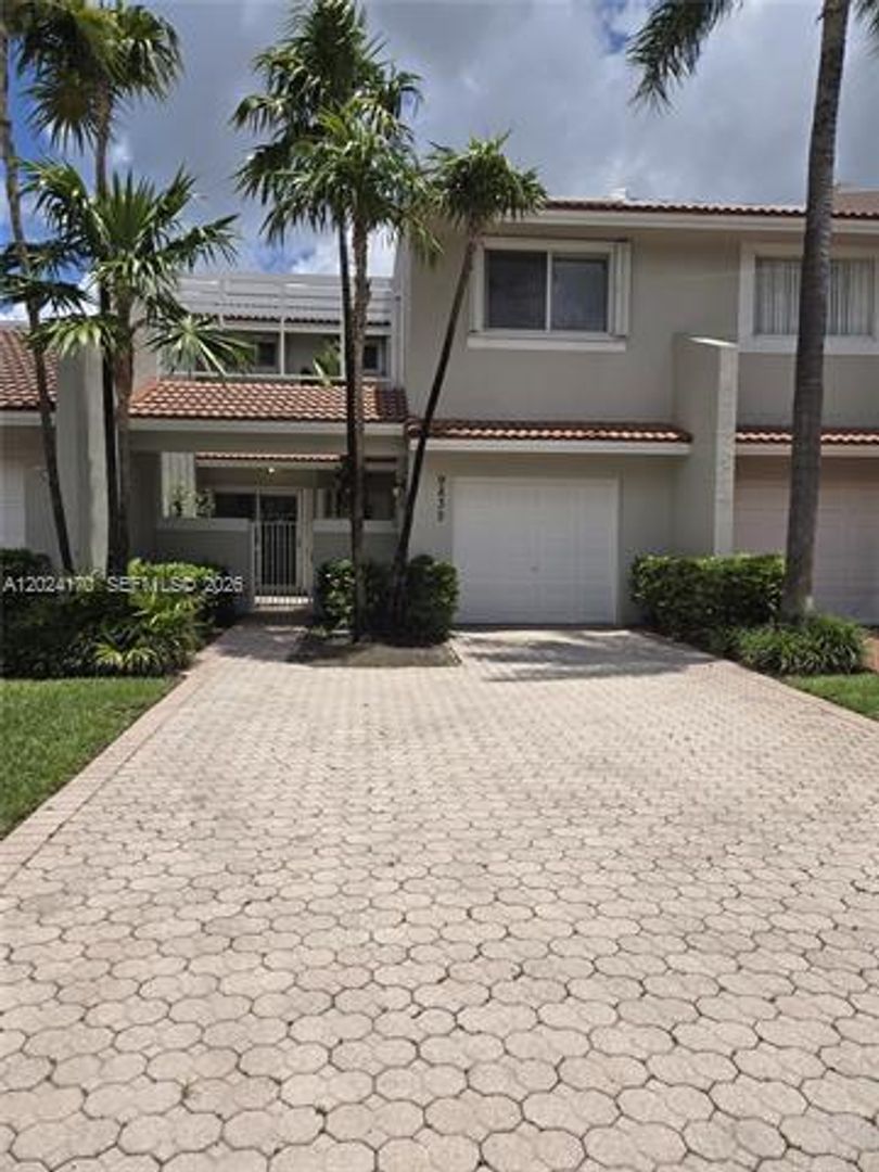 Doral Townhome: 9835 NW 43rd Ter