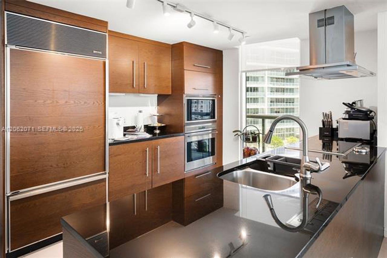 Miami Condo: 495 Brickell Ave cu-1802