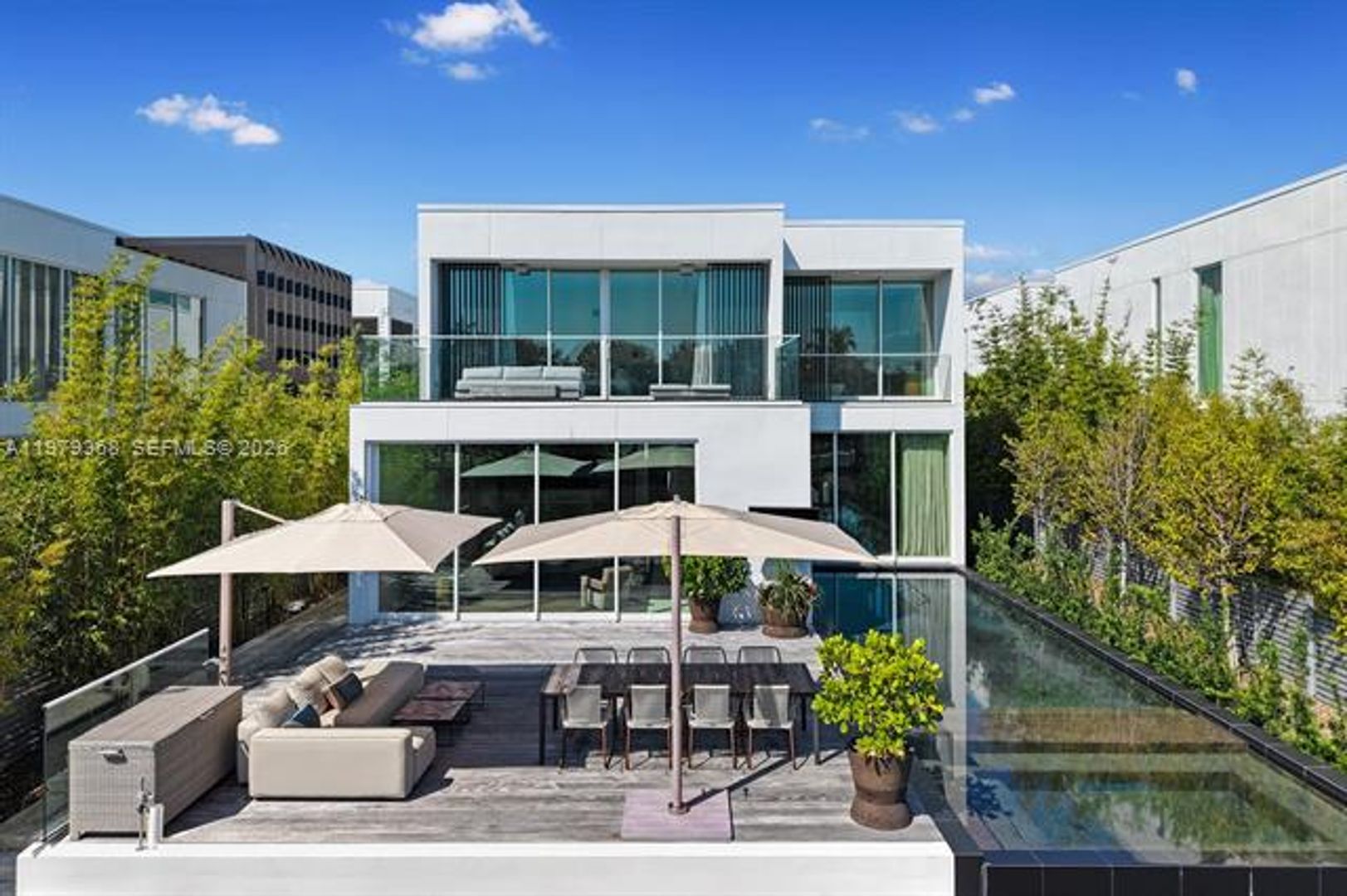 MIAMI BEACH House: 1051 W 48th St # 4