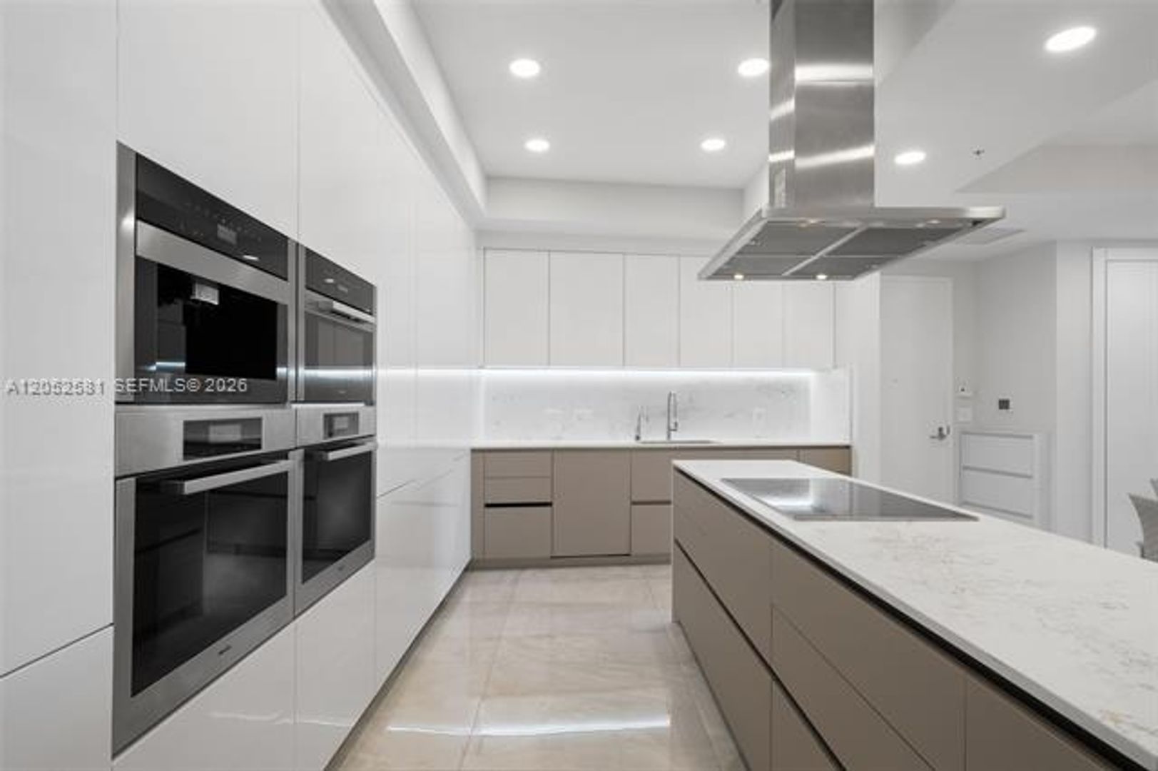 Sunny Isles Beach Condo: 18201 Collins Ave CU-4606