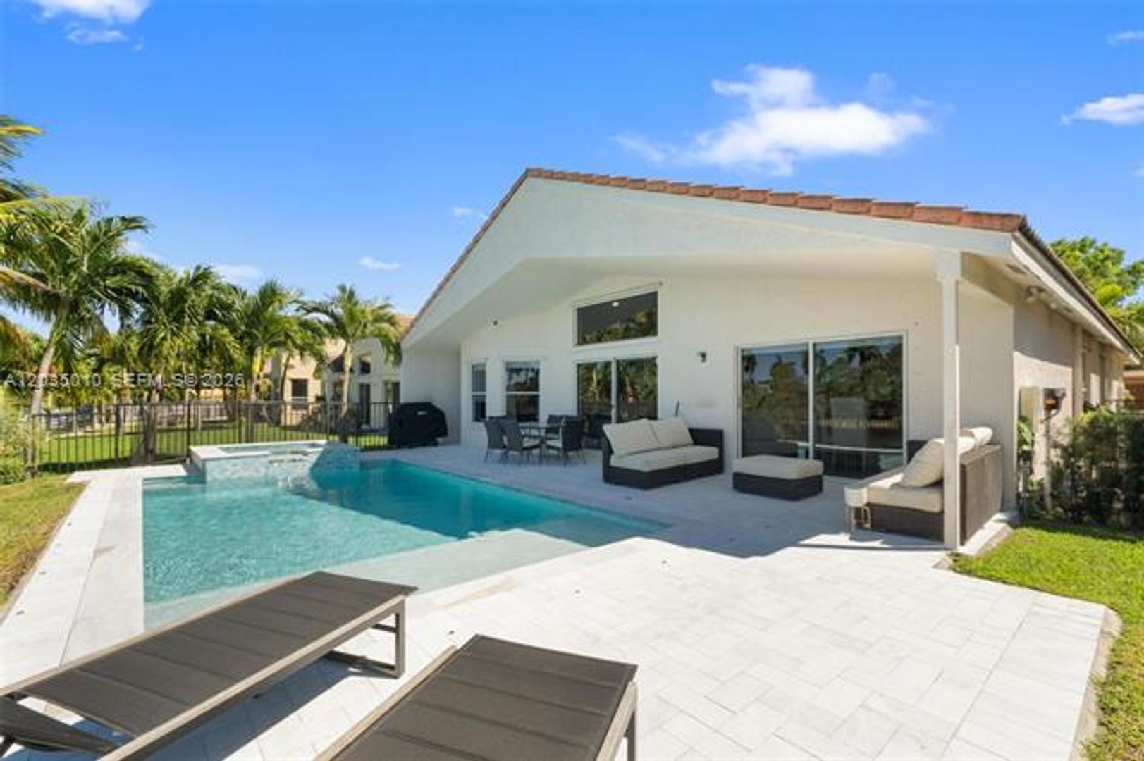 Miramar House: 18061 SW 33rd St