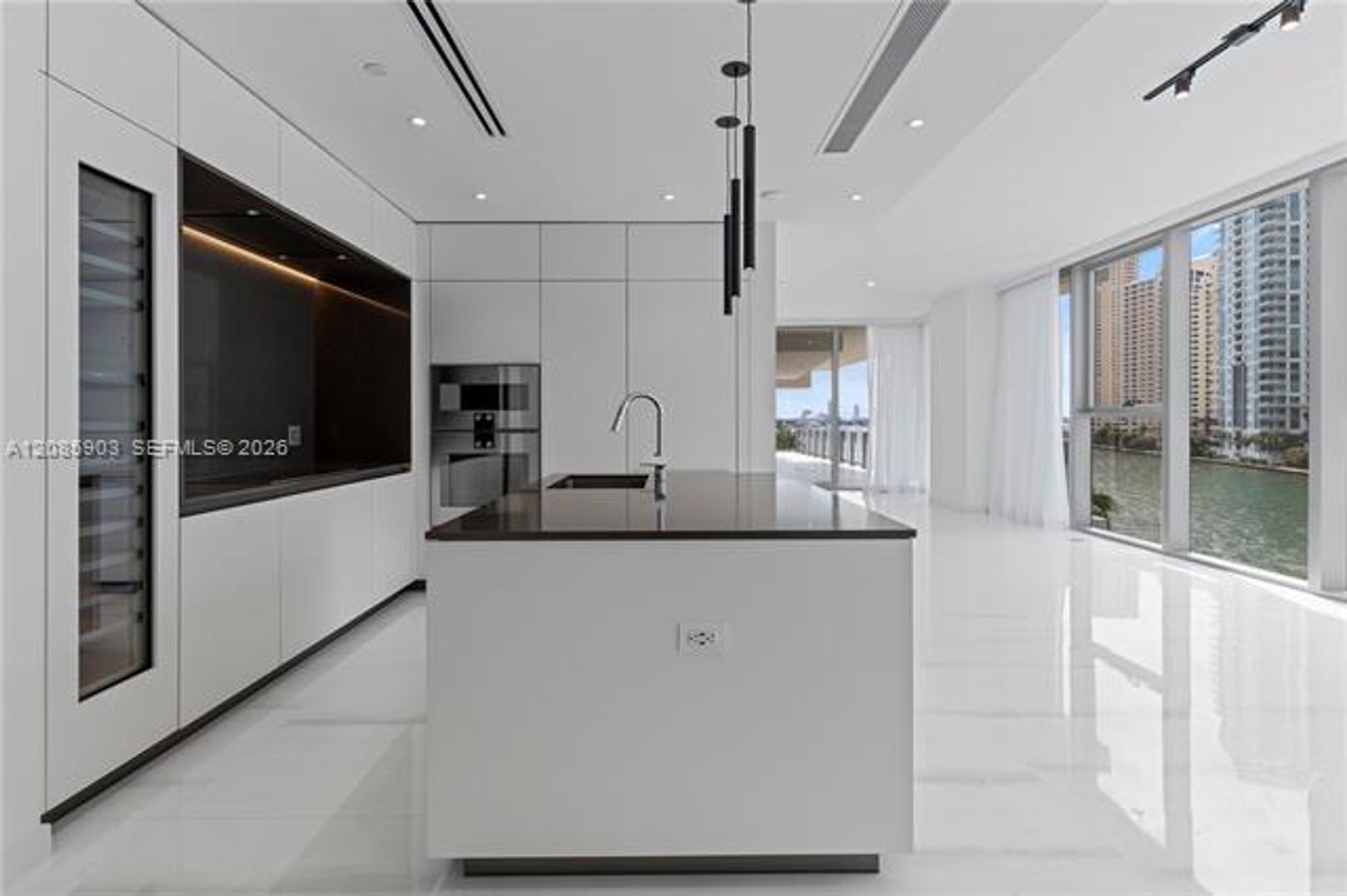 Miami Condo: 300 Biscayne Blvd Way cu-1404W